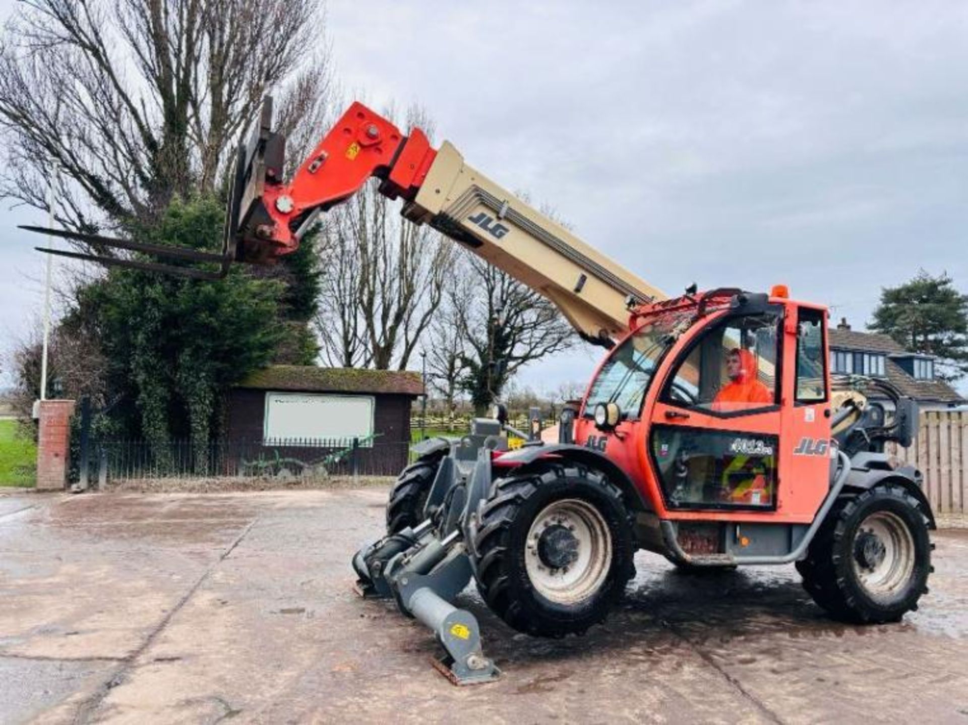 JLG 4013 4WD TELEHANDLER *13 METER REACH, 6283 HOURS* C/W PALLET TINES - Image 17 of 20