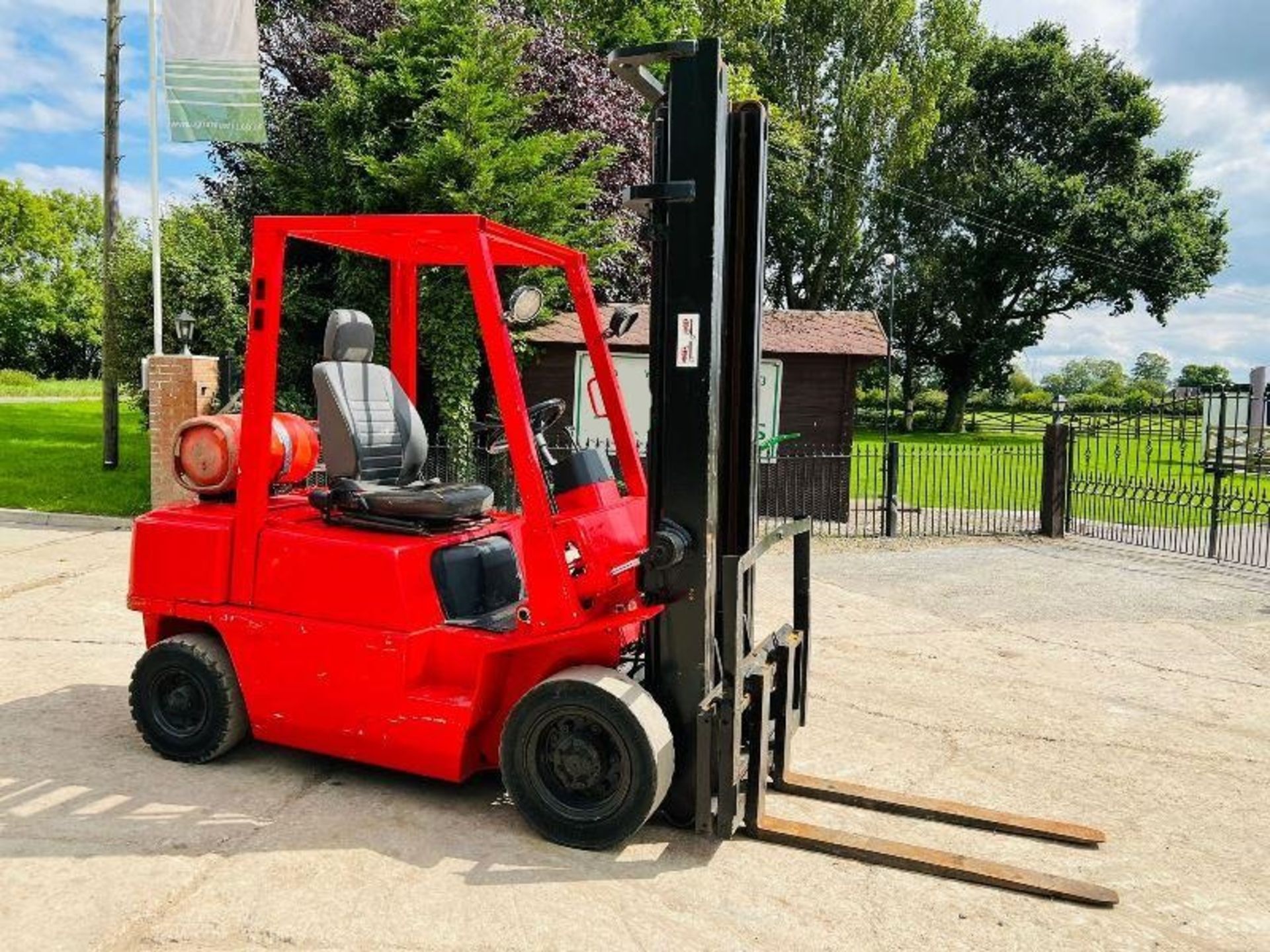 NISSAN FORKLIFT C/W SIDE SHIFT & 2 STAGE MAST - Image 3 of 9