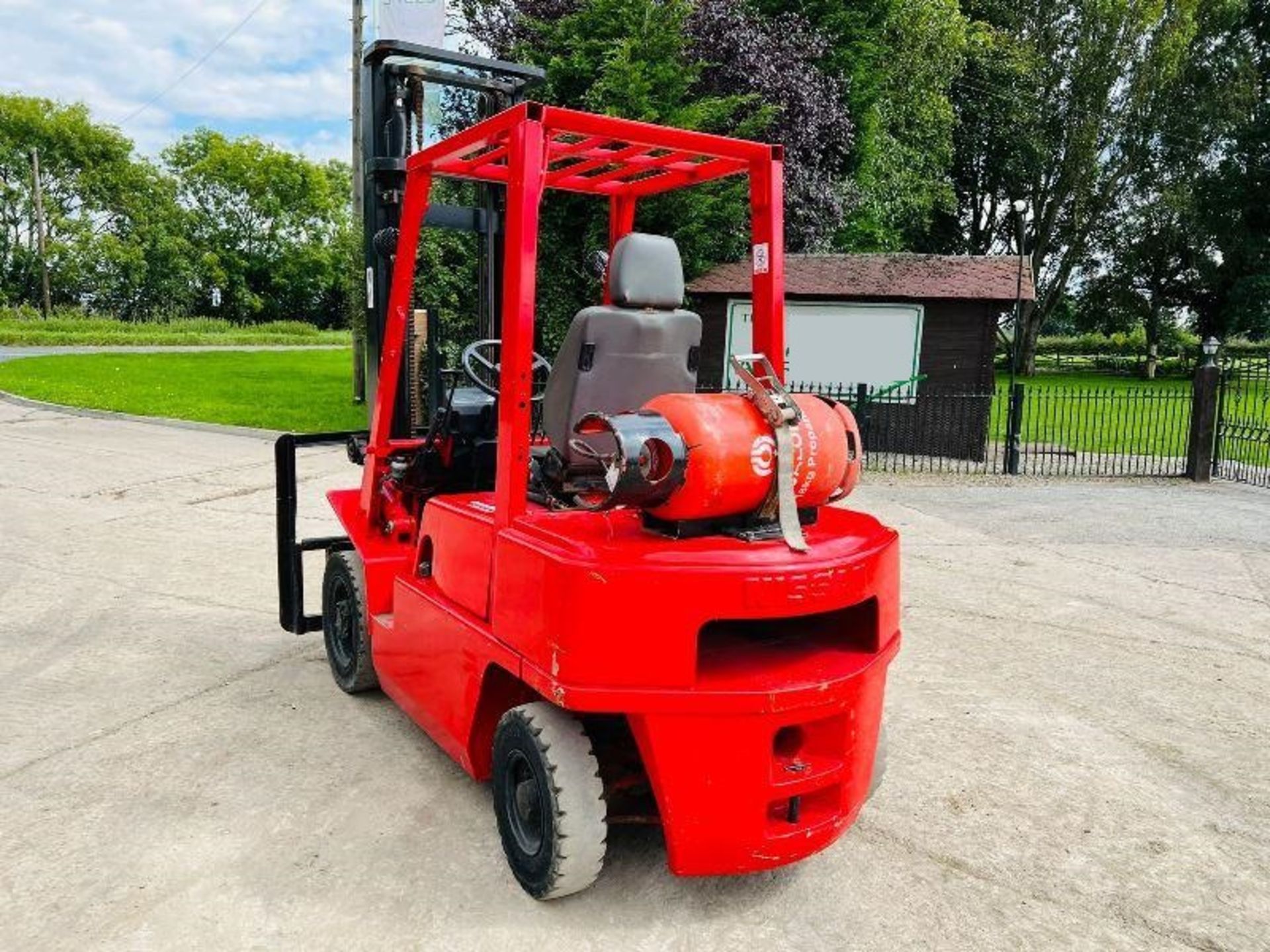 NISSAN FORKLIFT C/W SIDE SHIFT & 2 STAGE MAST - Image 4 of 9