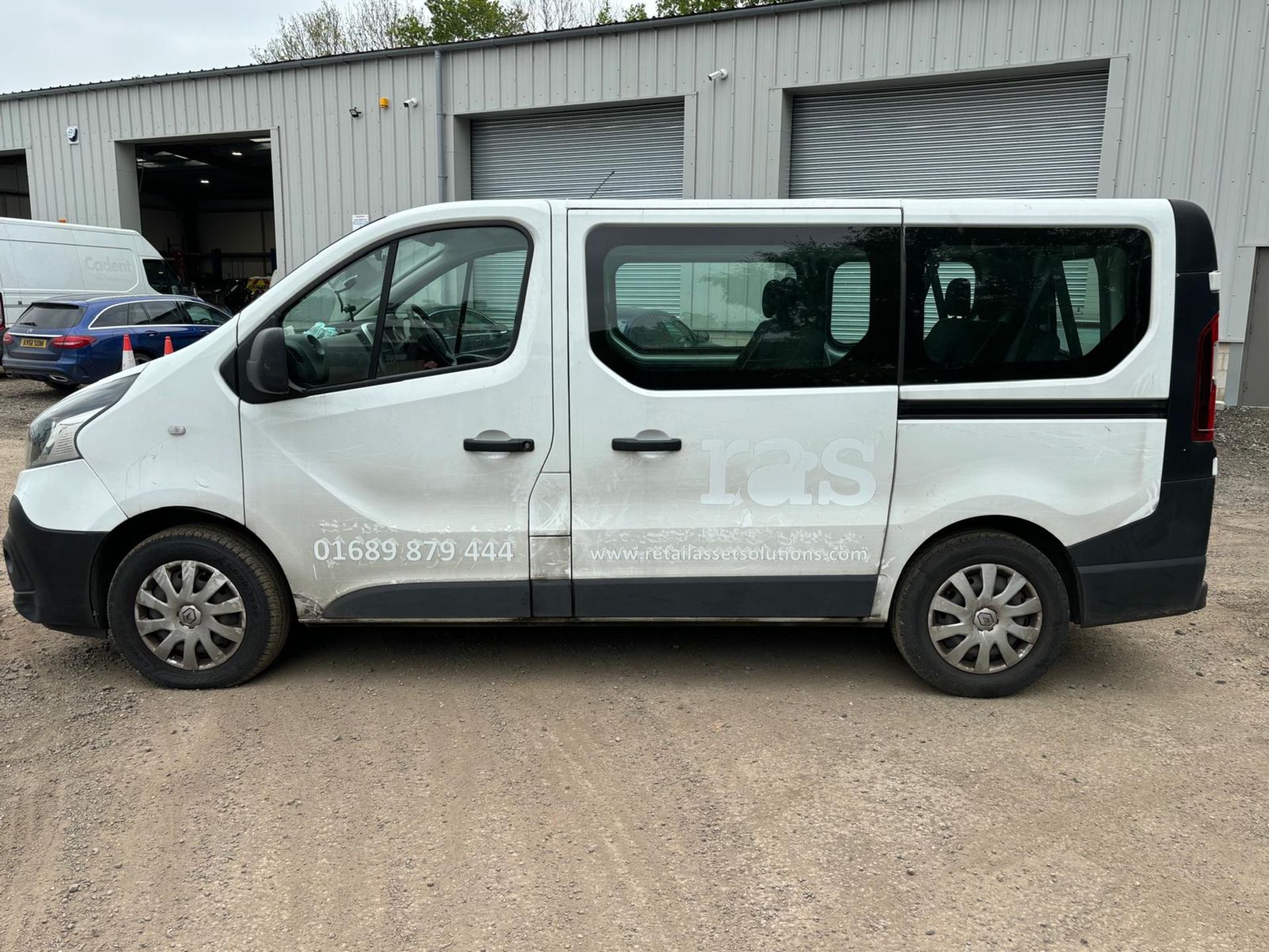 2019 19 RENAULT TRAFIC MINIBUS - 9 SEATS - 110K MILES - EURO 6 - Image 4 of 10