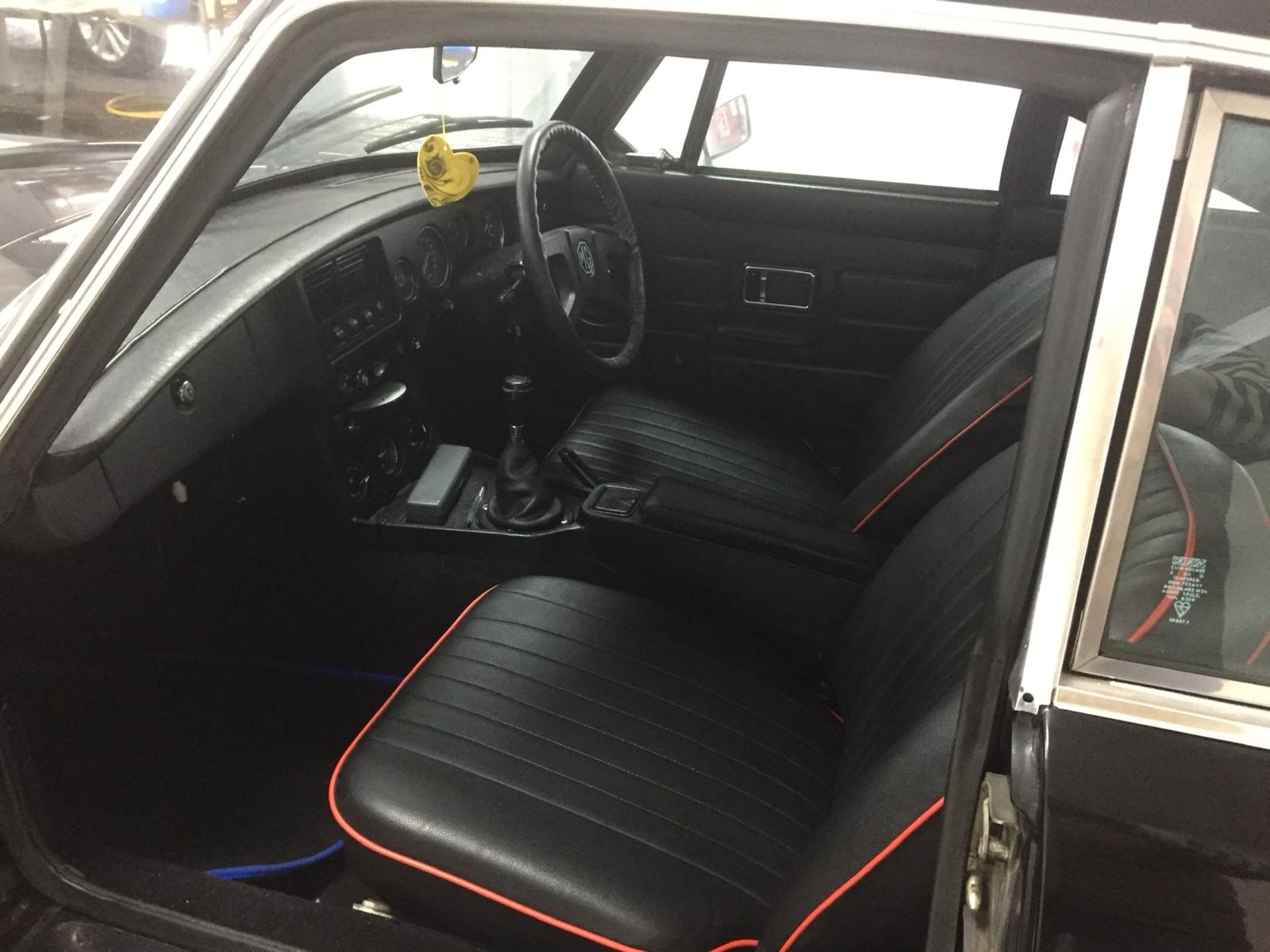 1974 MG B GT CAR - 1.8 PETROL - ORIGINAL BODY CONDITION - Image 6 of 13