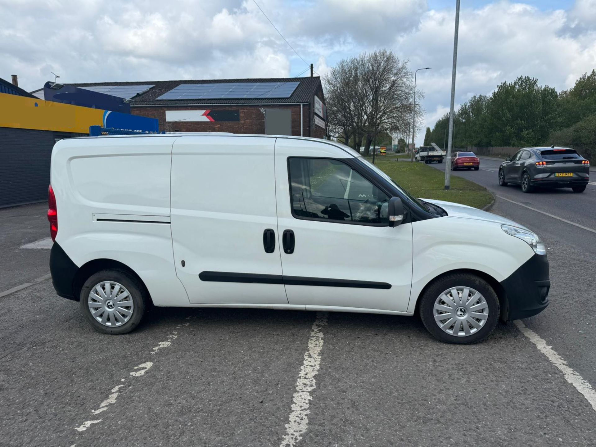 2017 17 VAUXHALL COMBO LWB 2300 CDTI S/S PANEL VAN - 64K MILES - EURO 6 - Image 8 of 12