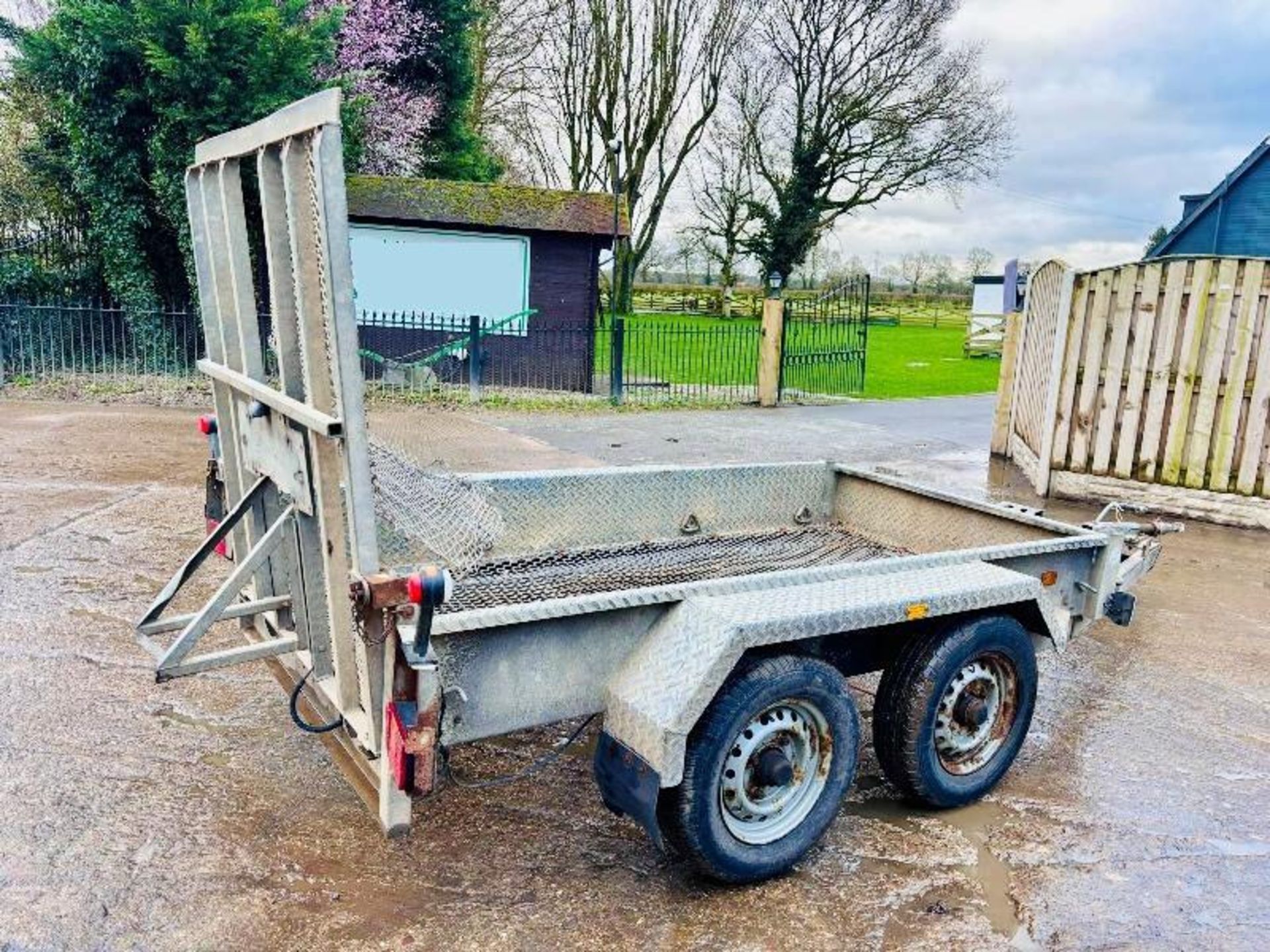 INDESPENSION TWIN AXLE PLANT TRAILER C/W LOADING RAMP - Image 4 of 6