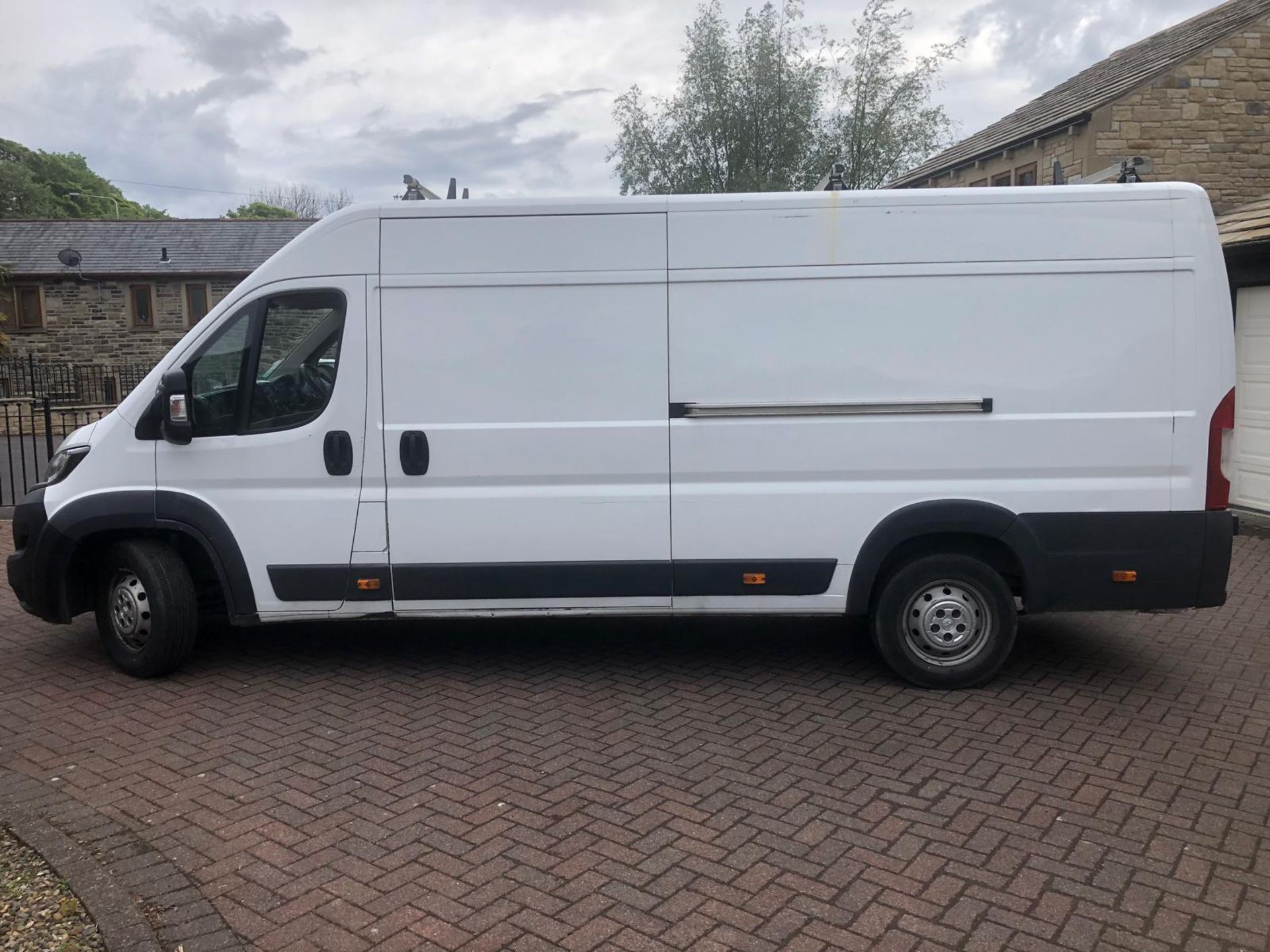 2017 67 REG PEUGEOT BOXER 435 PROFESSIONAL L4 H2 PANEL VAN - 88893 MILES - REVERSE SENSORS - Image 2 of 13