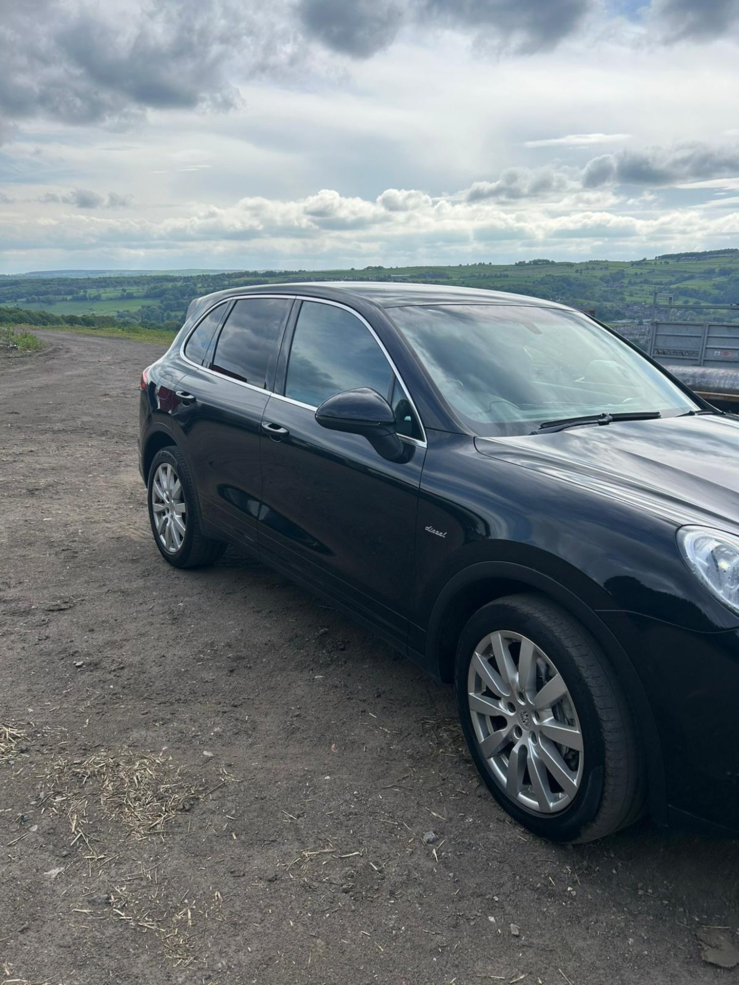 2016 PORSCHE CAYENNE 3.0 DIESEL SUV ESTATE - PORSCHE ALLOYS - AUTO - 2 KEYS - EURO 6 - Image 2 of 12