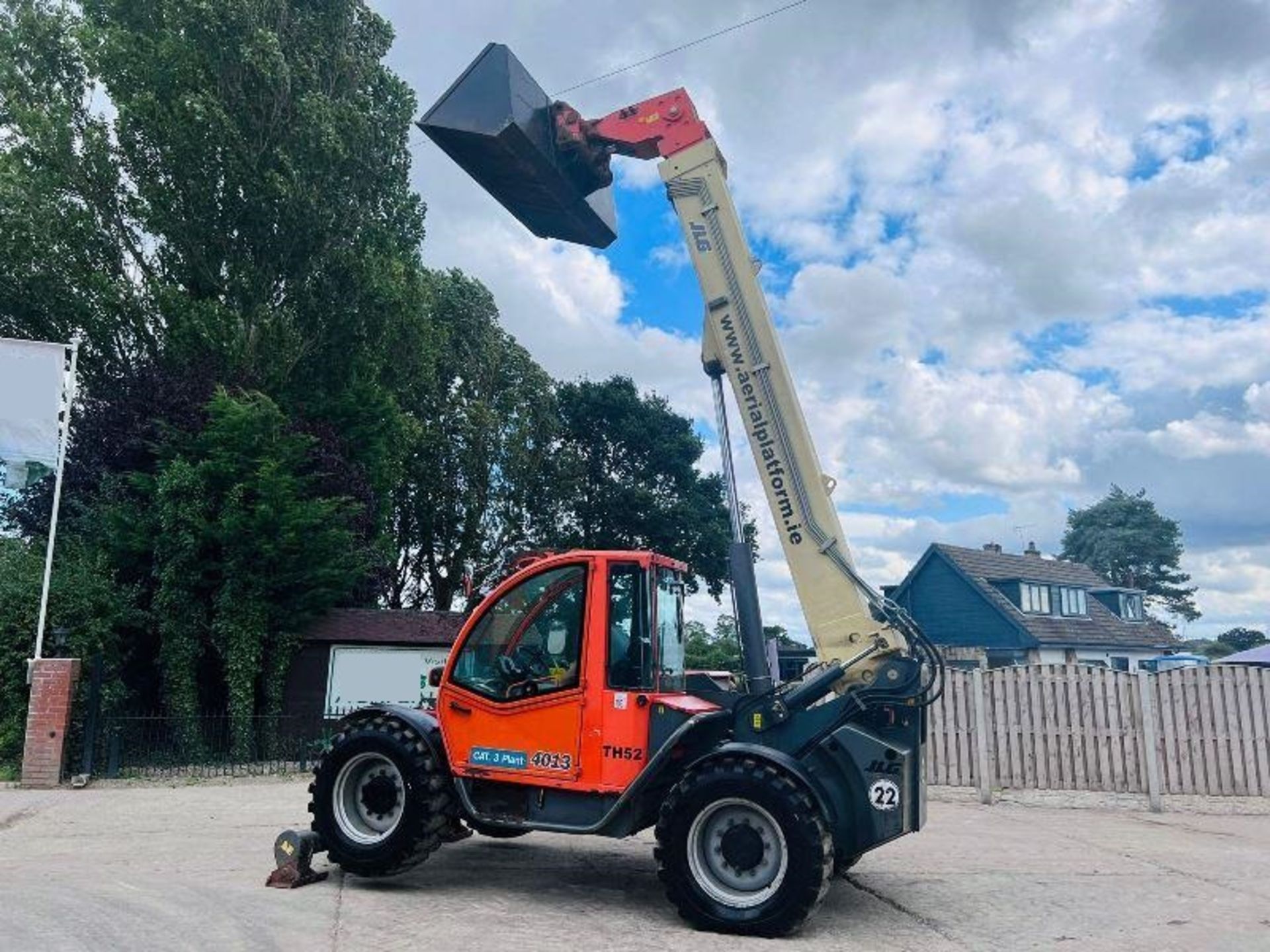 JLG 4013 4WD TELEHANDLER *13 METER REACH, 5961 HOURS* C/W PALLET TINES - Bild 10 aus 13