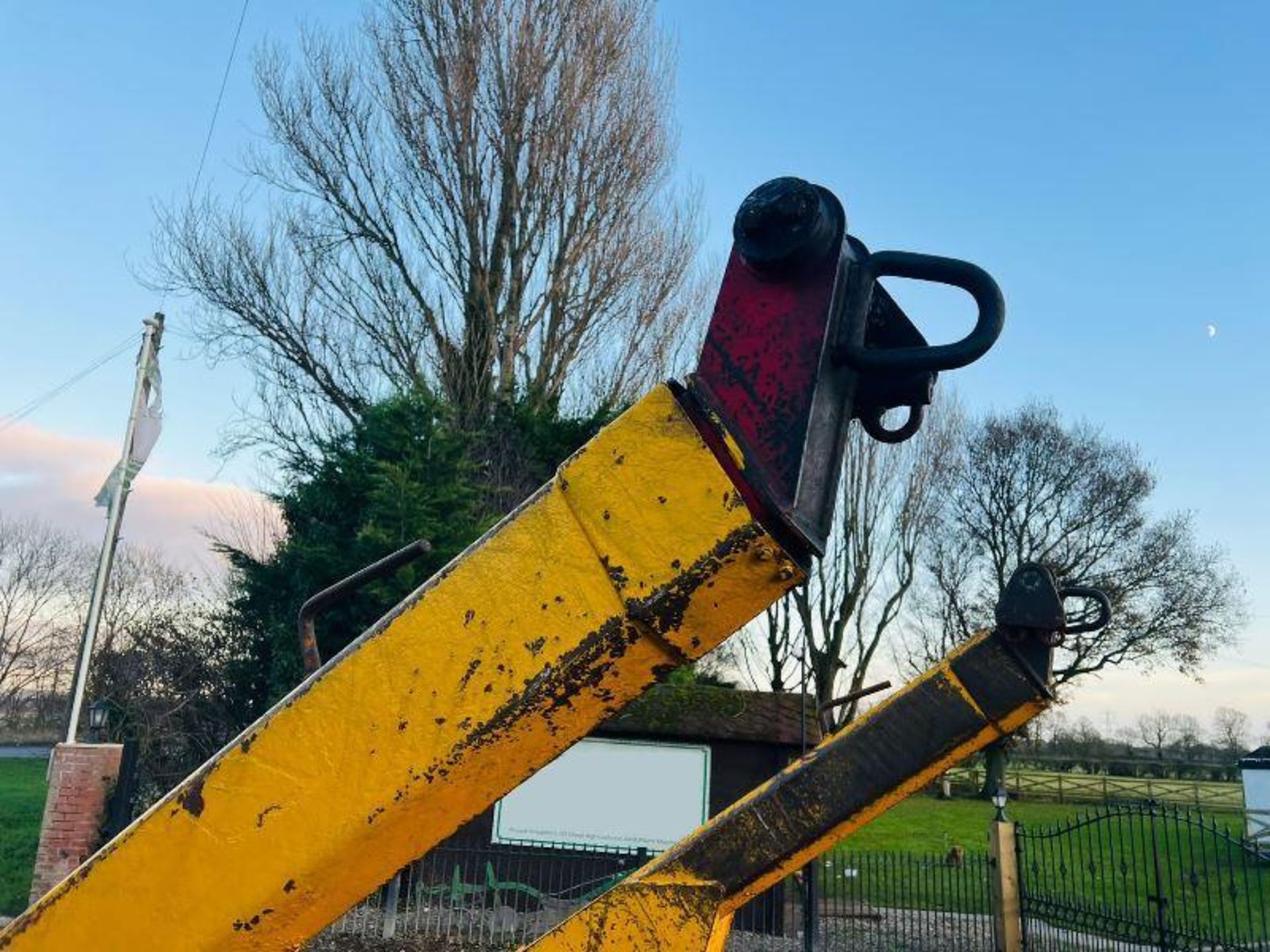 SKIP LIFTING GEAR TO SUIT LORRY - Image 10 of 12