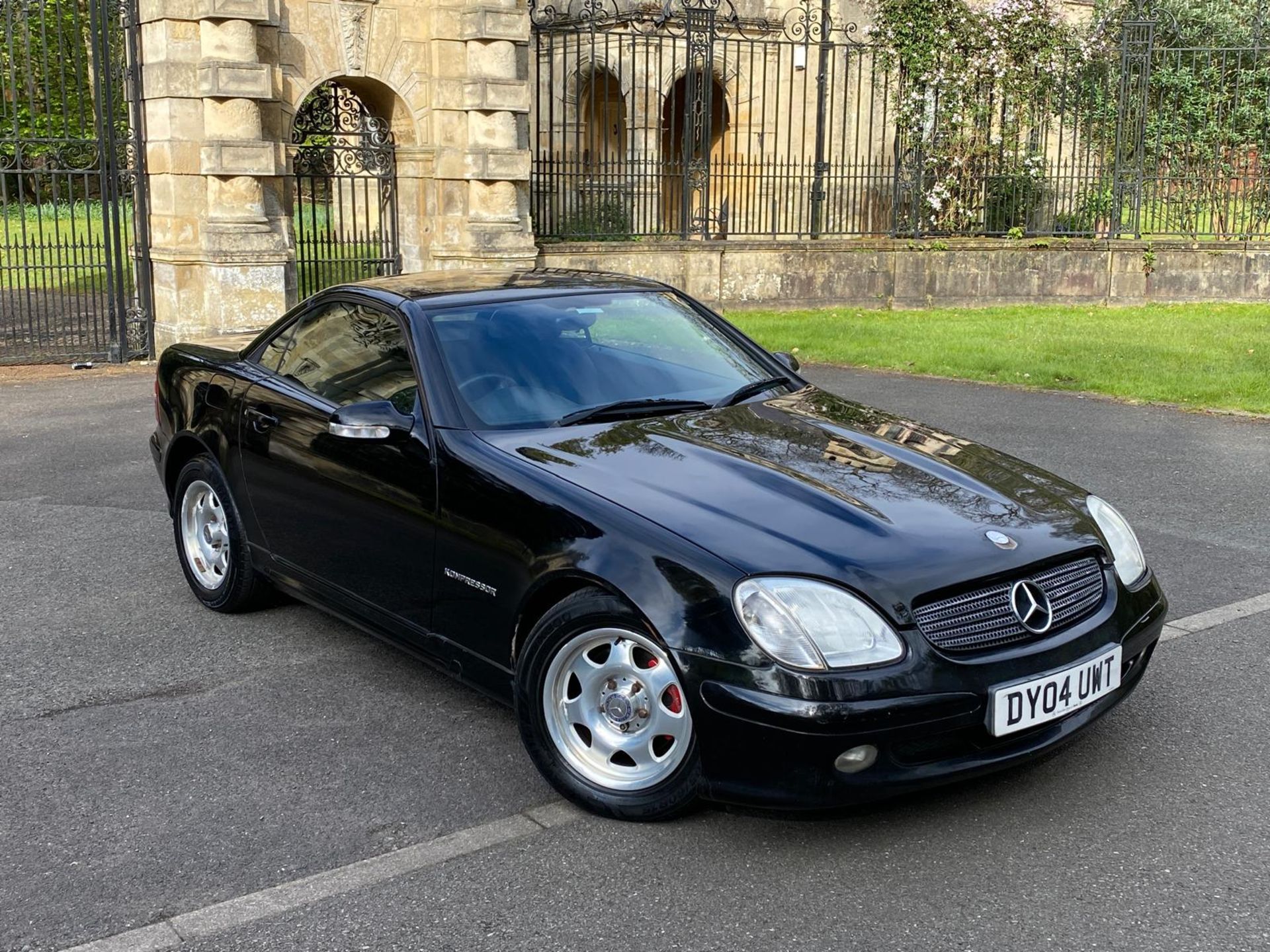 2004 MERCEDES BENZ SLK200 COVERTIBLE - 66K MILES - FULL SERVICE HISTORY - 2 KEYS.