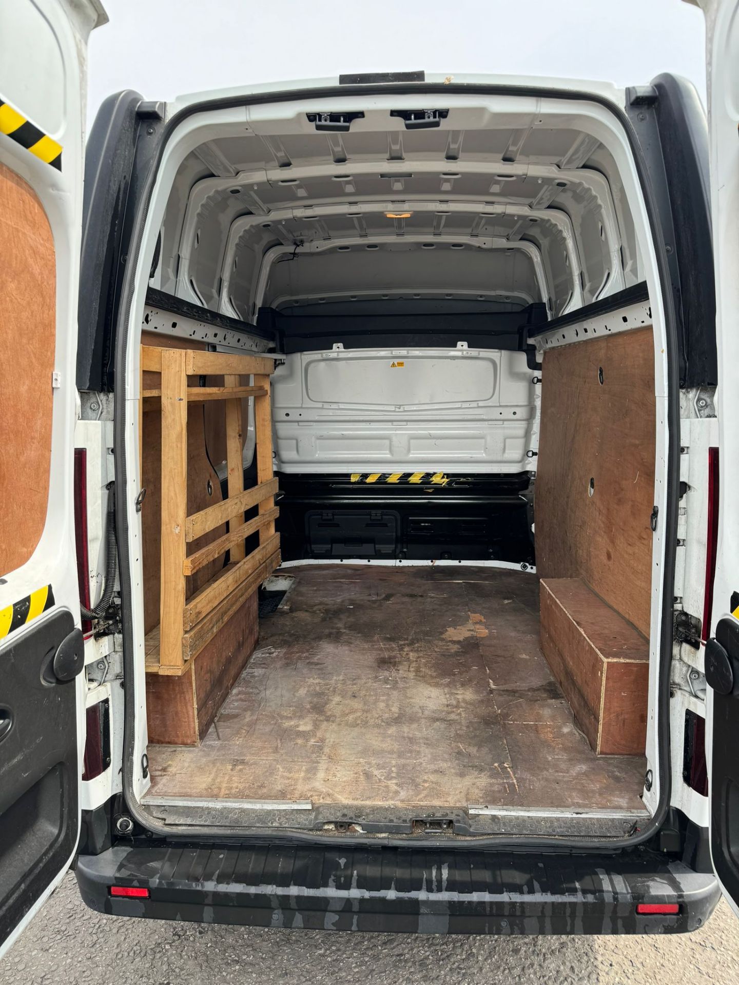 2019 19 NISSAN NV300 TEKNA HIGH ROOF PANEL VAN - 71K MILES - AIR CON - IDEAL CAMPER CONVERSION - Image 3 of 12