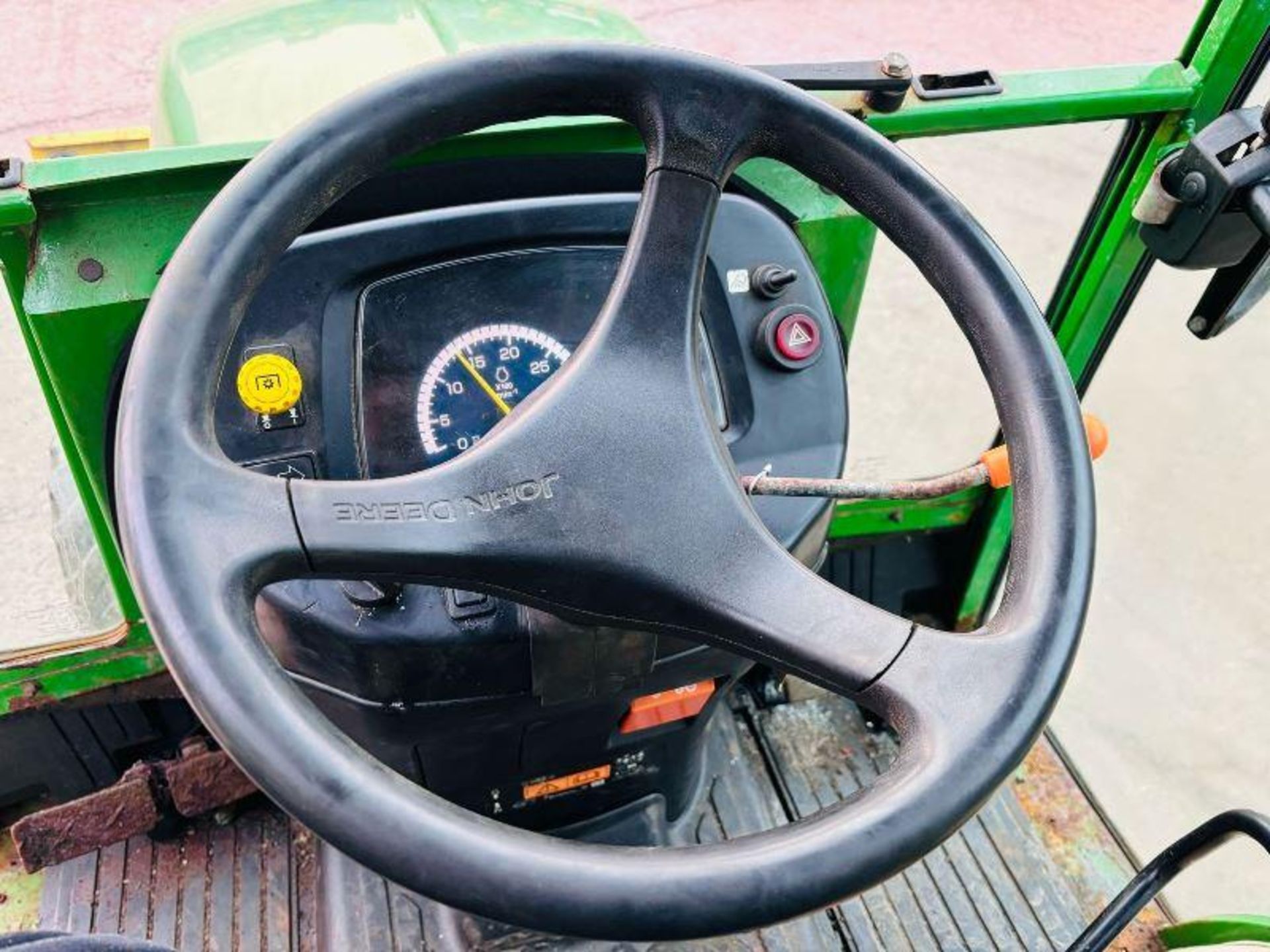 JOHN DEERE 2320 HST 4WD TRACTOR C/W FRONT LINKAGE & SNOW PLOW - Image 10 of 10