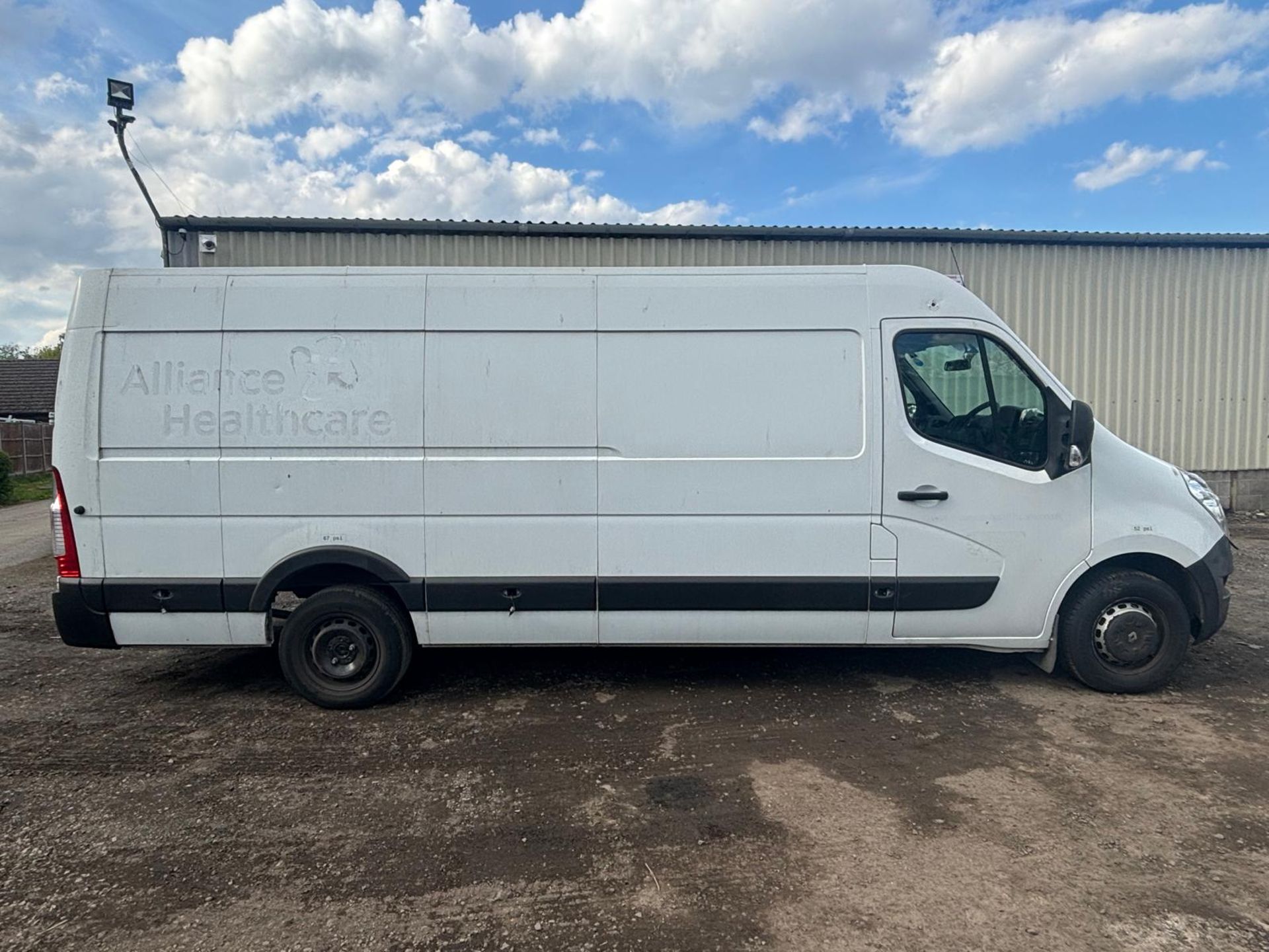 2017 17 RENAULT MASTER XLWB PANEL VAN - 142K MILES - EURO 6 - REAR WHEEL DRIVE - Image 3 of 9