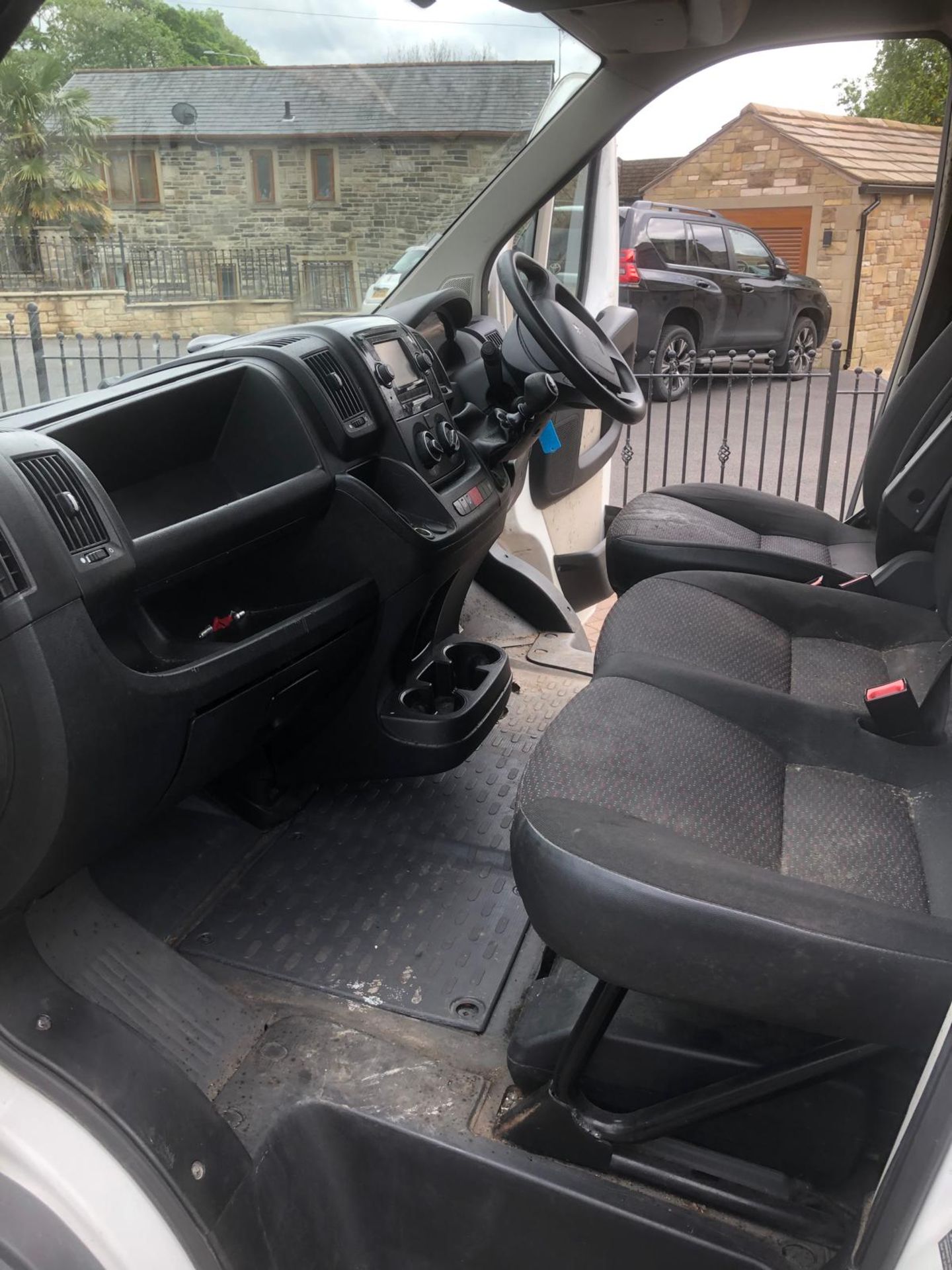 2017 67 REG PEUGEOT BOXER 435 PROFESSIONAL L4 H2 PANEL VAN - 88893 MILES - REVERSE SENSORS - Image 4 of 13