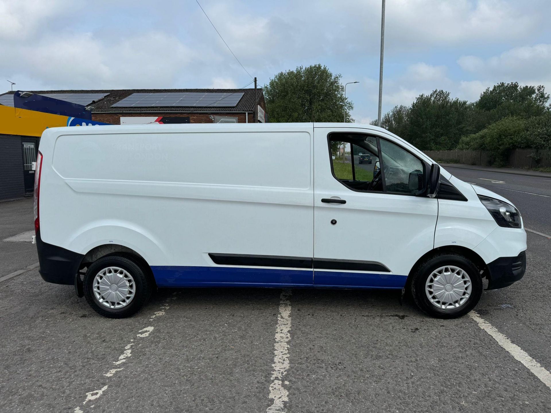 2019 68 FORD TRANSIT CUSTOM LWB PANEL VAN - 84K MILES - AIR CON - PLY LINED - EURO 6 - Image 9 of 12