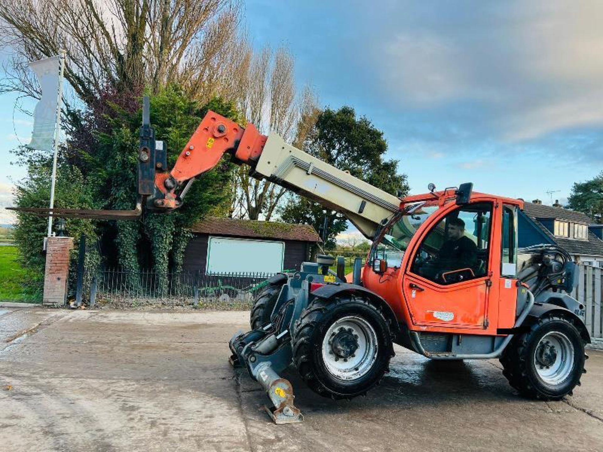 JLG 4013 4WD TELEHANDLER *13 METER REACH* C/W PALLET TINES - Bild 16 aus 19