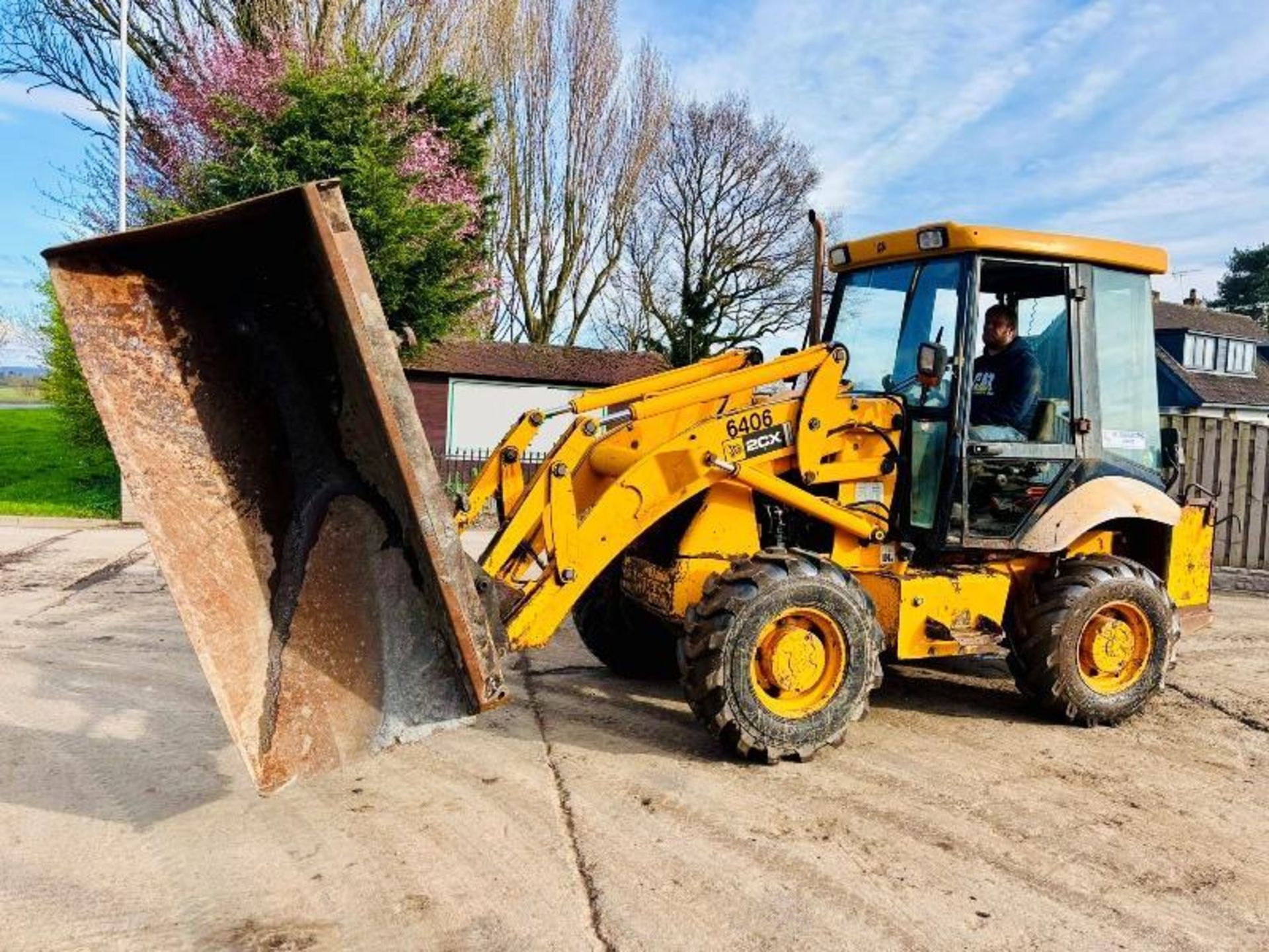 JCB 2CX 4WD LOADING SHOVEL C/W 4 WHEEL STEER & SIDE TIP BUCKET  - Image 16 of 16