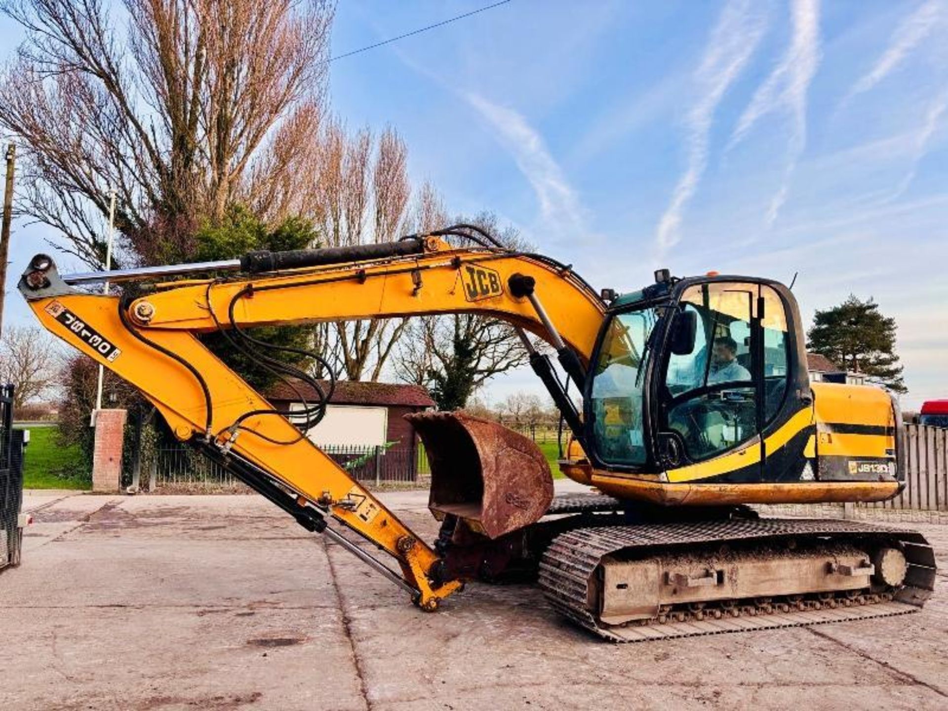 JCB JS130 TRACKED EXCAVATOR C/W QUICK HITCH & BUCKET - Image 5 of 14