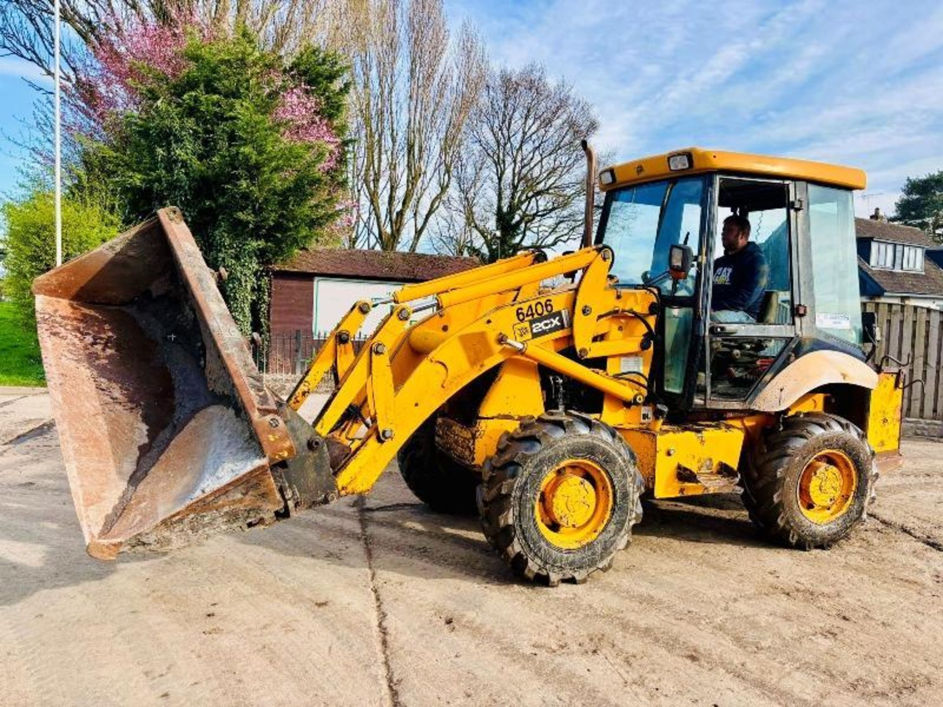 JCB 2CX 4WD LOADING SHOVEL C/W 4 WHEEL STEER & SIDE TIP BUCKET  - Image 14 of 16