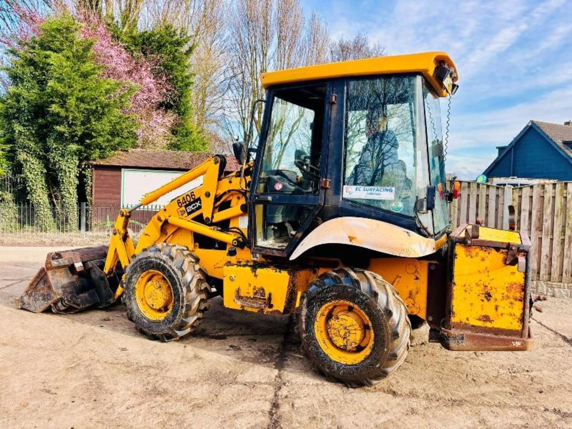 JCB 2CX 4WD LOADING SHOVEL C/W 4 WHEEL STEER & SIDE TIP BUCKET  - Image 15 of 16