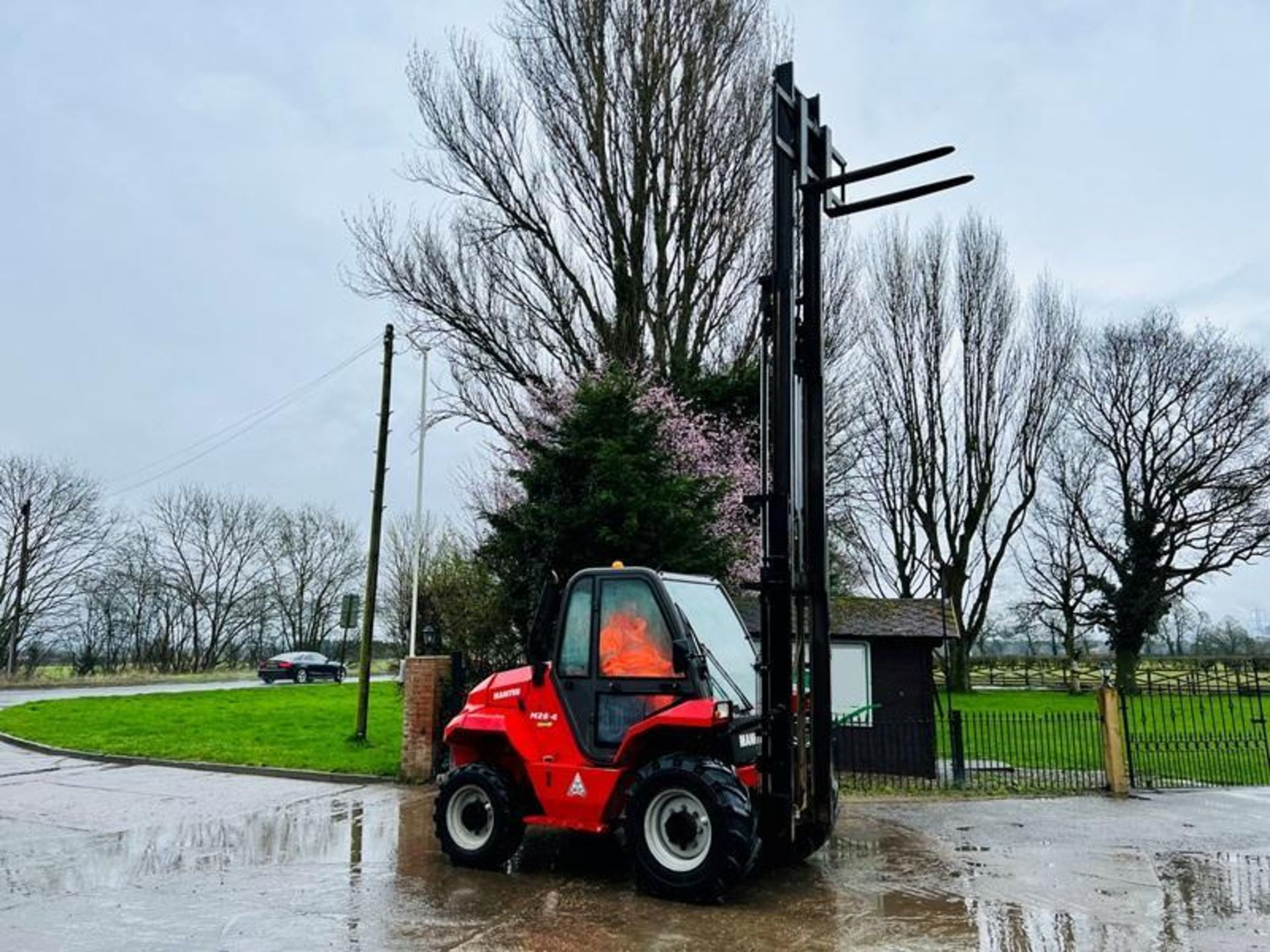 MANITOU M26-4 ROUGH TERRIAN 4WD FORKLIFT *YEAR 2017* C/W PALLET TINES - Image 2 of 16