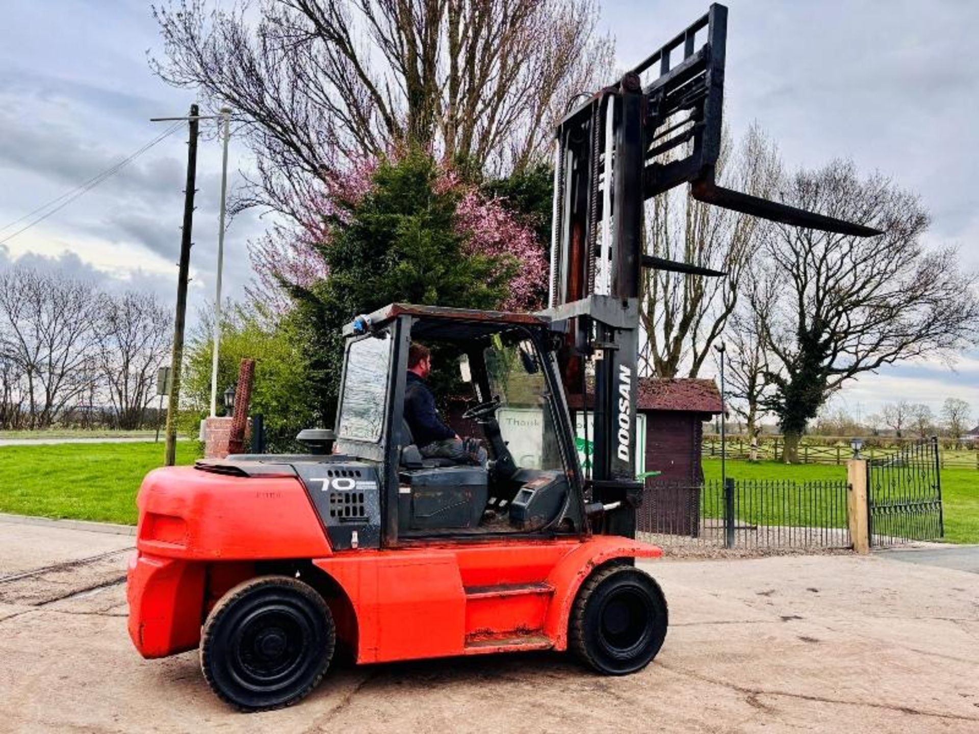 DOOSAN D706-5 7 TON DIESEL FORKLIFT *YEAR 2013* C/W SIDE SHIFT - Bild 6 aus 16