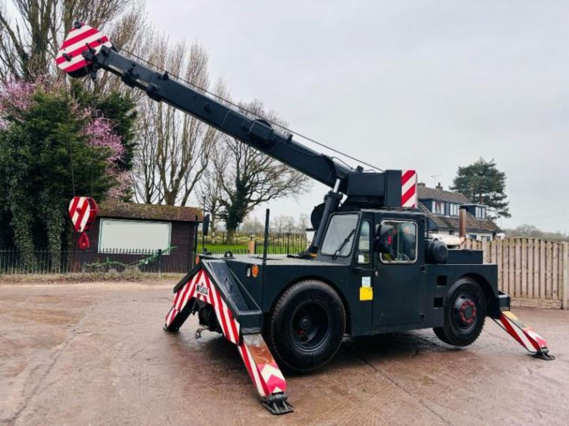 GROVES IND36 MOBILE CRANE C/W DOUBLE PUSH OUT BOOM