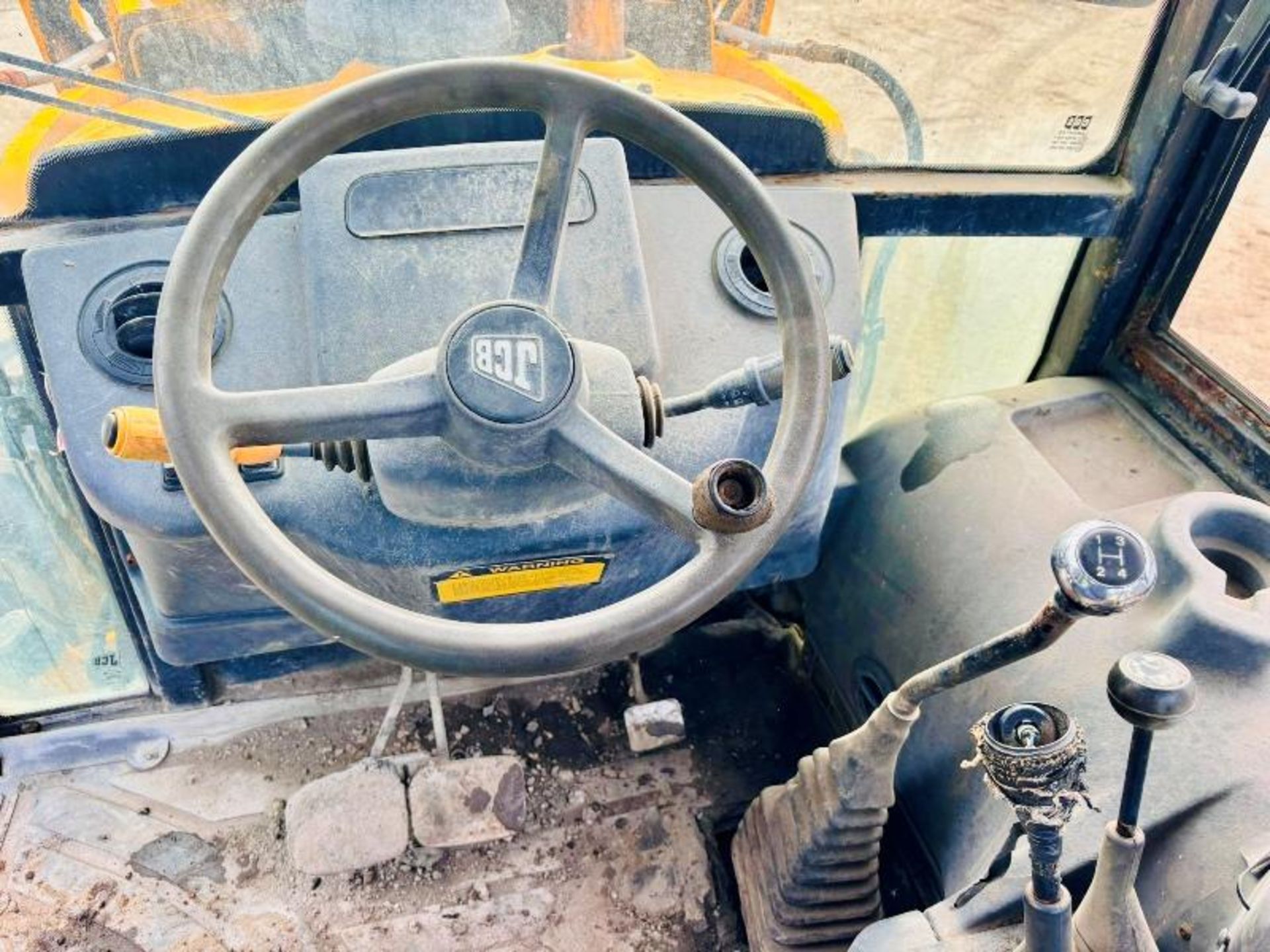 JCB 2CX 4WD LOADING SHOVEL C/W 4 WHEEL STEER & SIDE TIP BUCKET  - Image 9 of 16