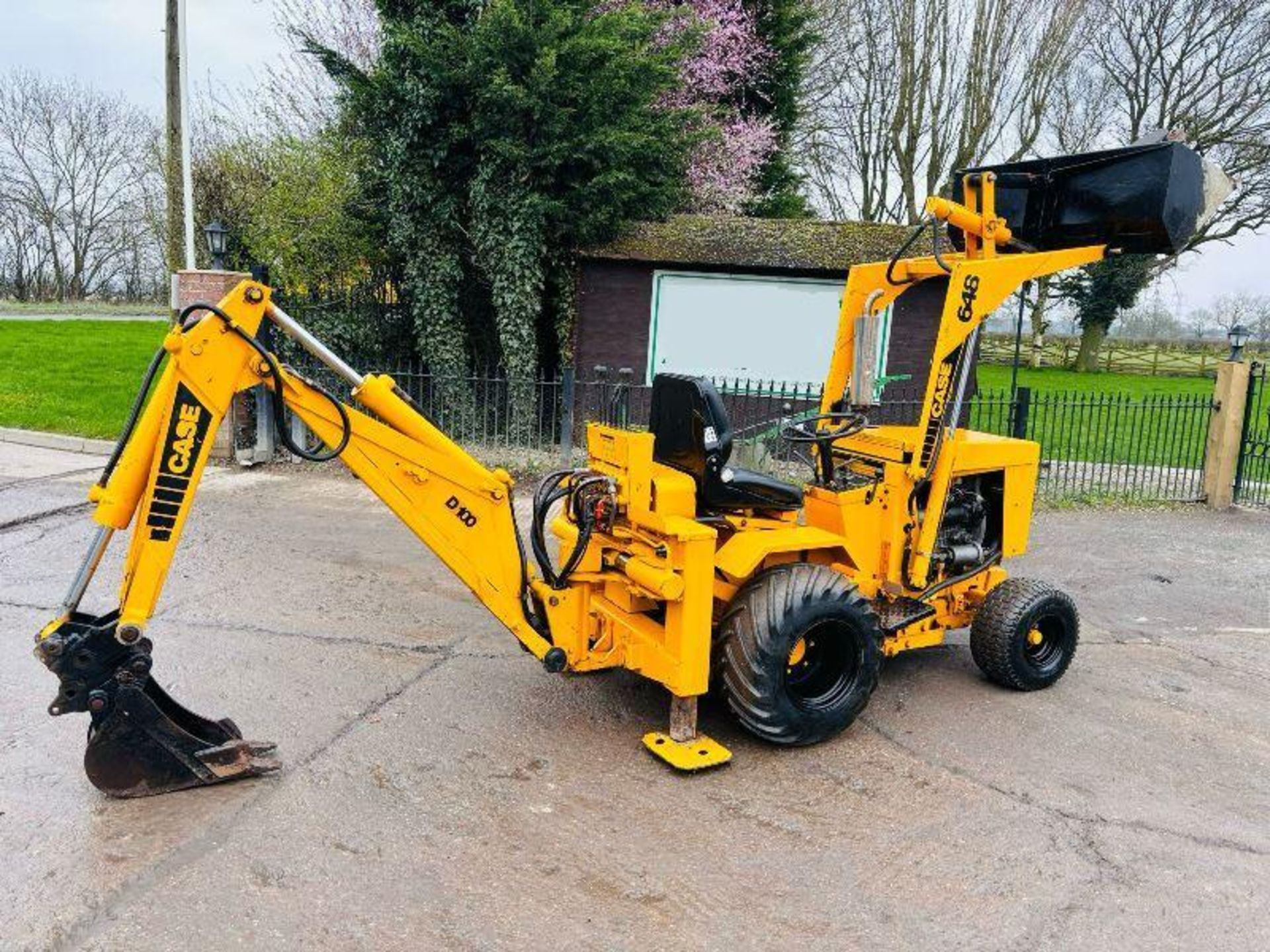 CASE 648 COMPACT BACKHOE DIGGER C/W 2 X BUCKETS - Image 4 of 16