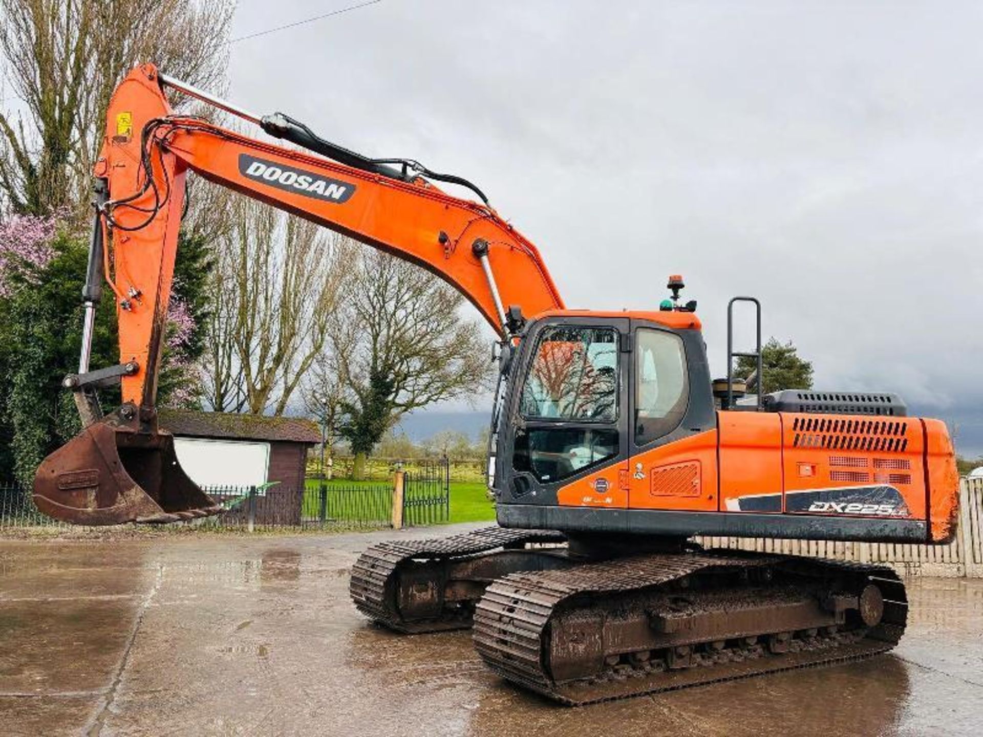 DOOSAN DX225LC-5 TRACKED EXCAVATOR *YEAR 2019* C/W BUCKET - Bild 3 aus 18