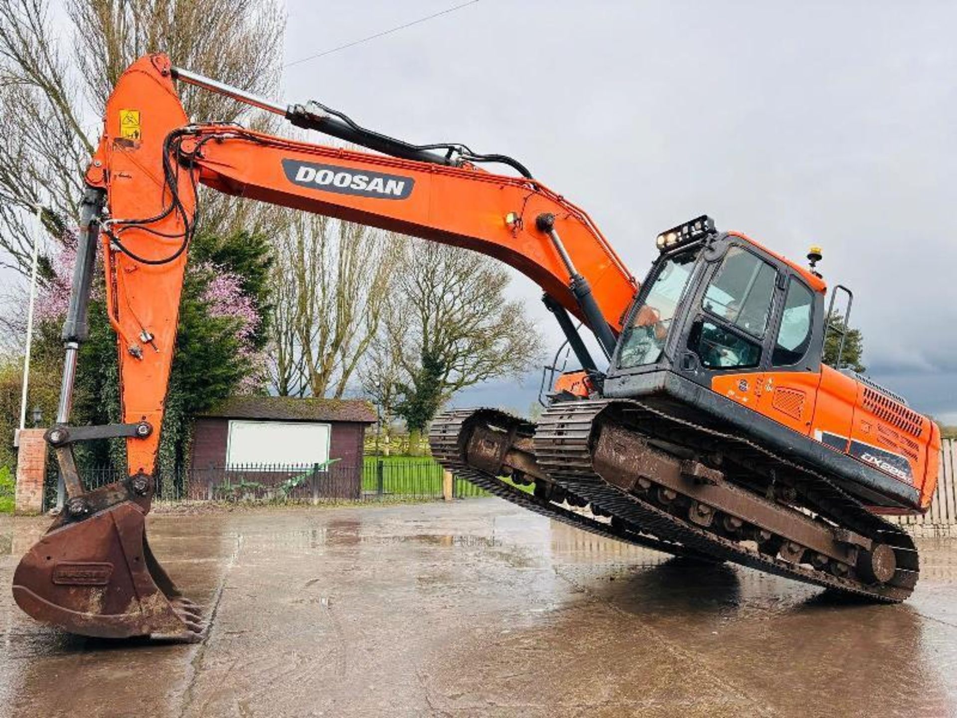 DOOSAN DX225LC-5 TRACKED EXCAVATOR *YEAR 2019* C/W BUCKET - Image 4 of 18