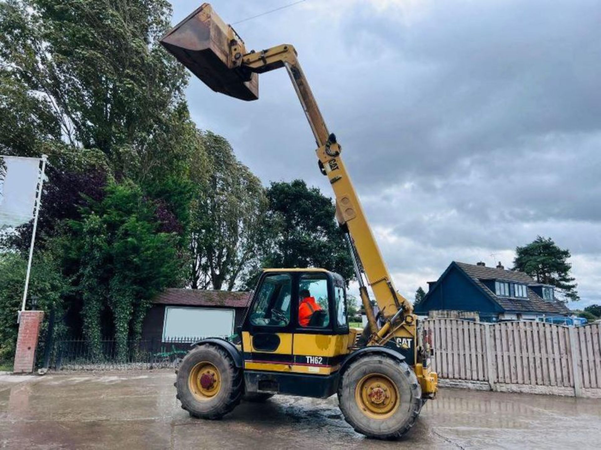 CATERPILLAR TH62 4WD TELEHANDLER *AG-SPEC* C/W PICK UP HITCH - Bild 16 aus 16