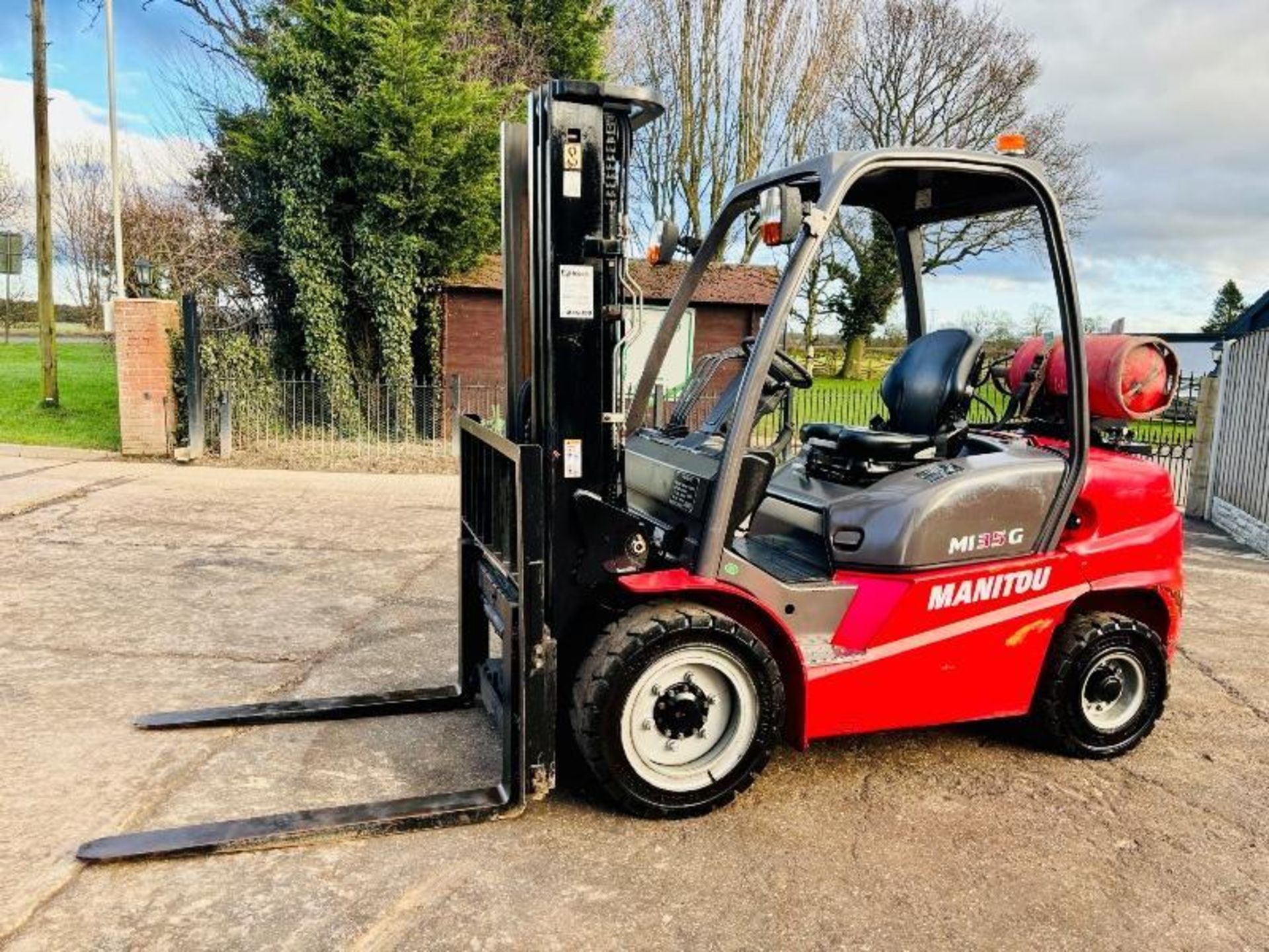MANITOU MI35G CONTAINER SPEC FORKLIFT *YEAR 2016, 2070 HOURS* C/W SIDE SHIFT - Image 5 of 18