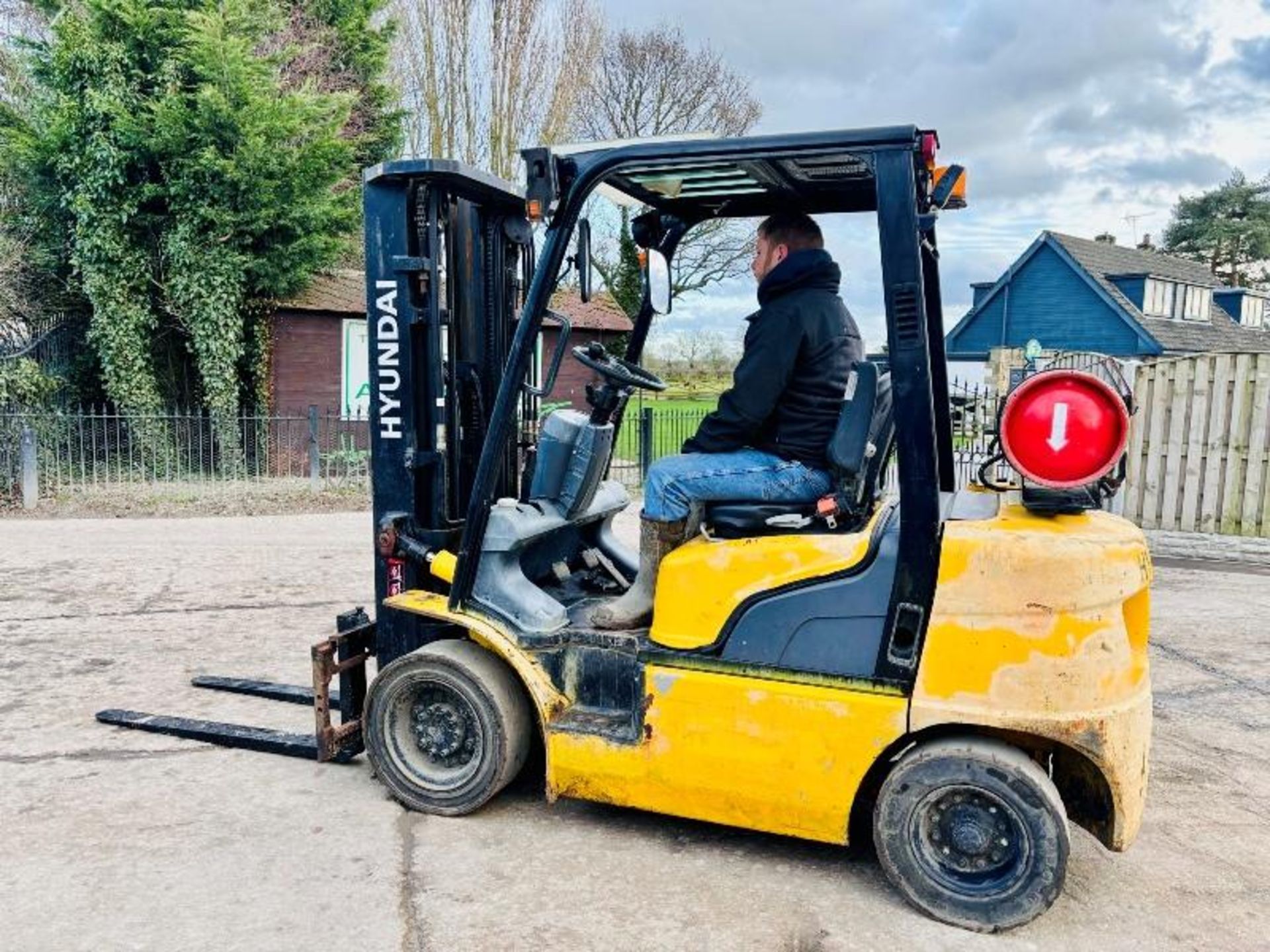 HYUNDAI 25L-7A CONTAINER SPEC FORKLIFT *YEAR 2017* C/W PALLET TINES - Image 8 of 14