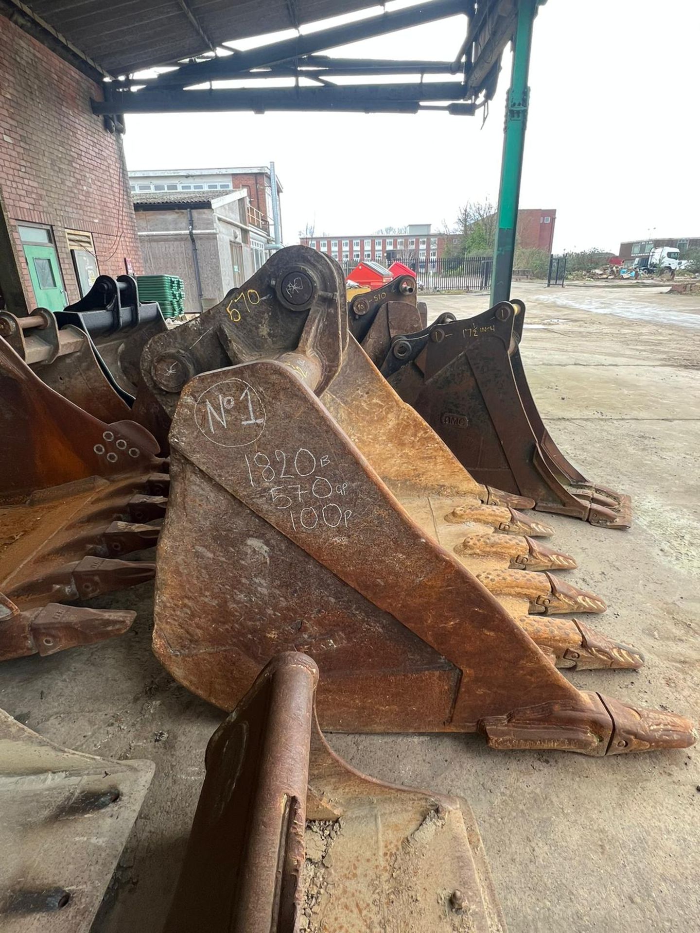 DIGGER BUCKET - 1820B, 570GP, 100P