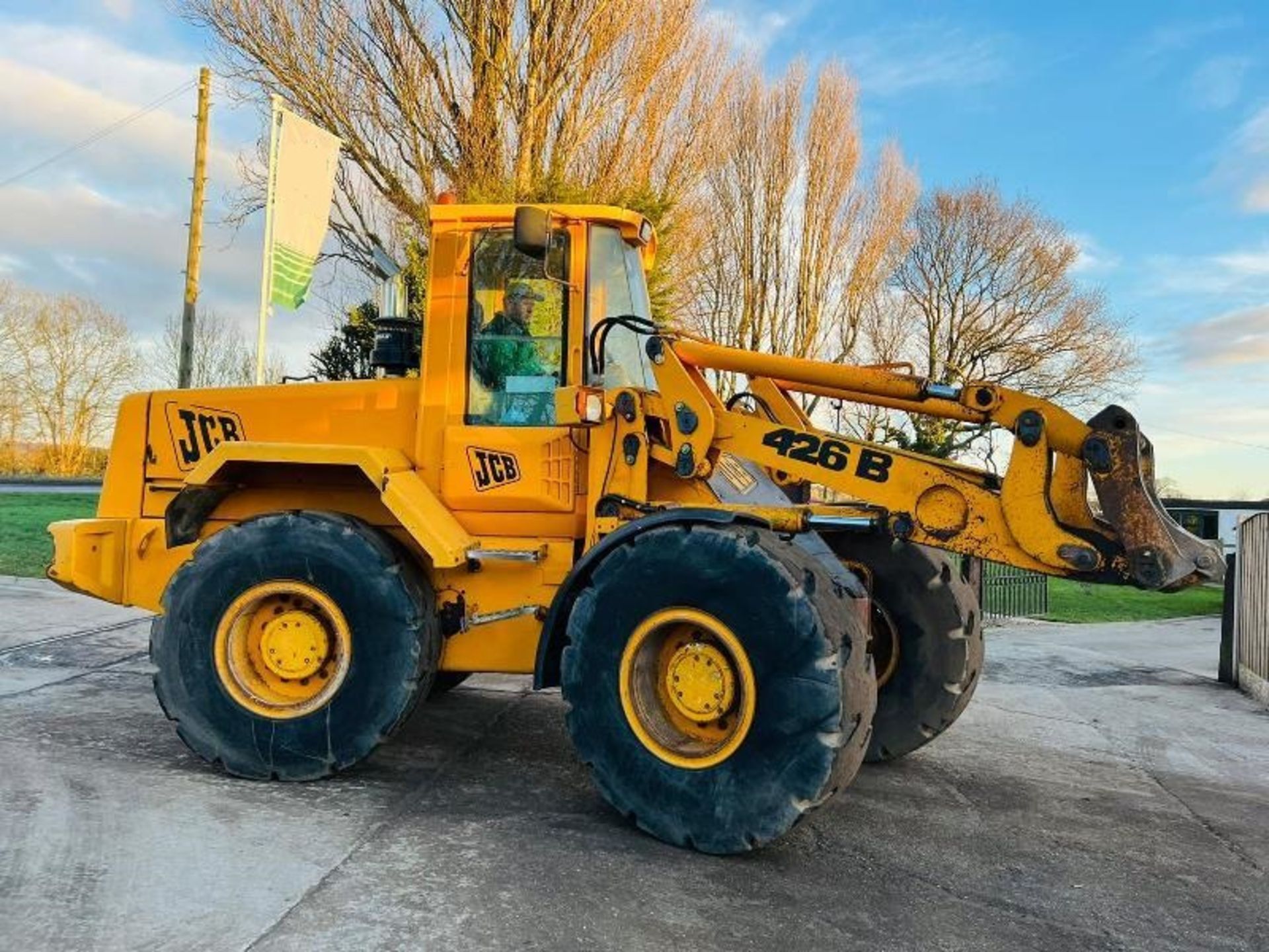 JCB 426B 4WD LOADING SHOVEL C/W JOYSTICK CONTROL - Image 5 of 18