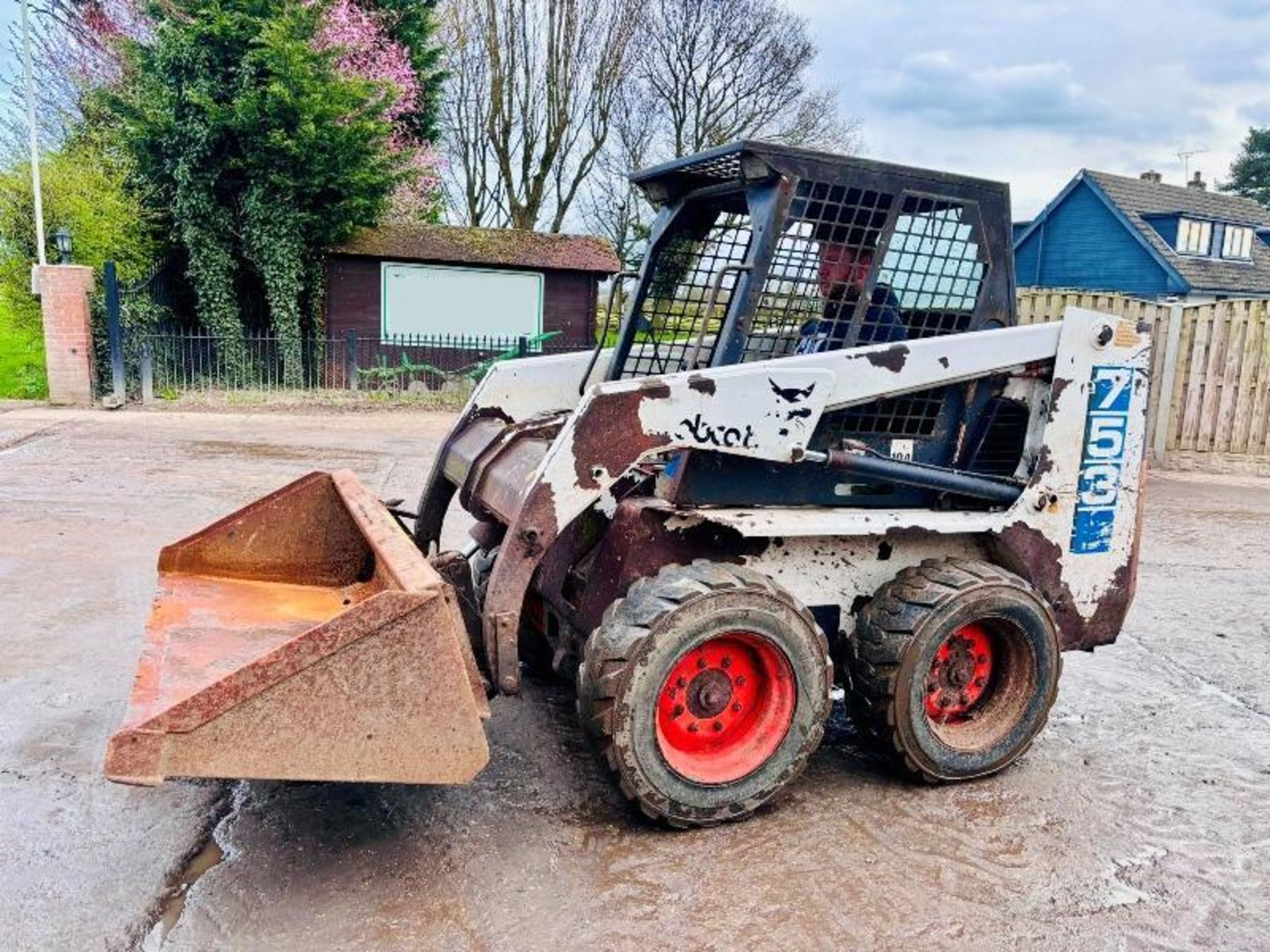 BOBCAT S753 4WD SKIDSTEER C/W BUCKET - Image 12 of 13