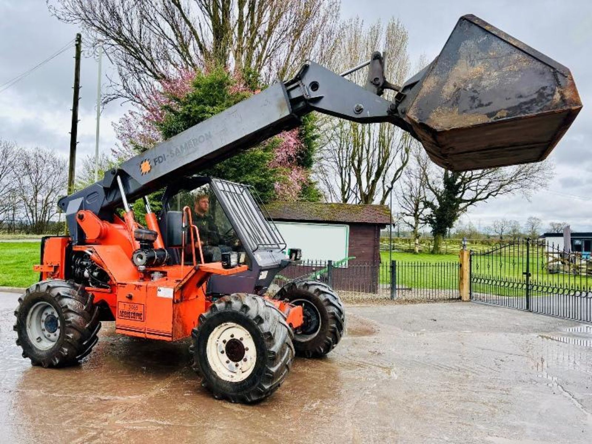 SAMBRON T3065 AGRISCOPIC 4WD TELEHANDLER C/W BUCKET - Image 14 of 15