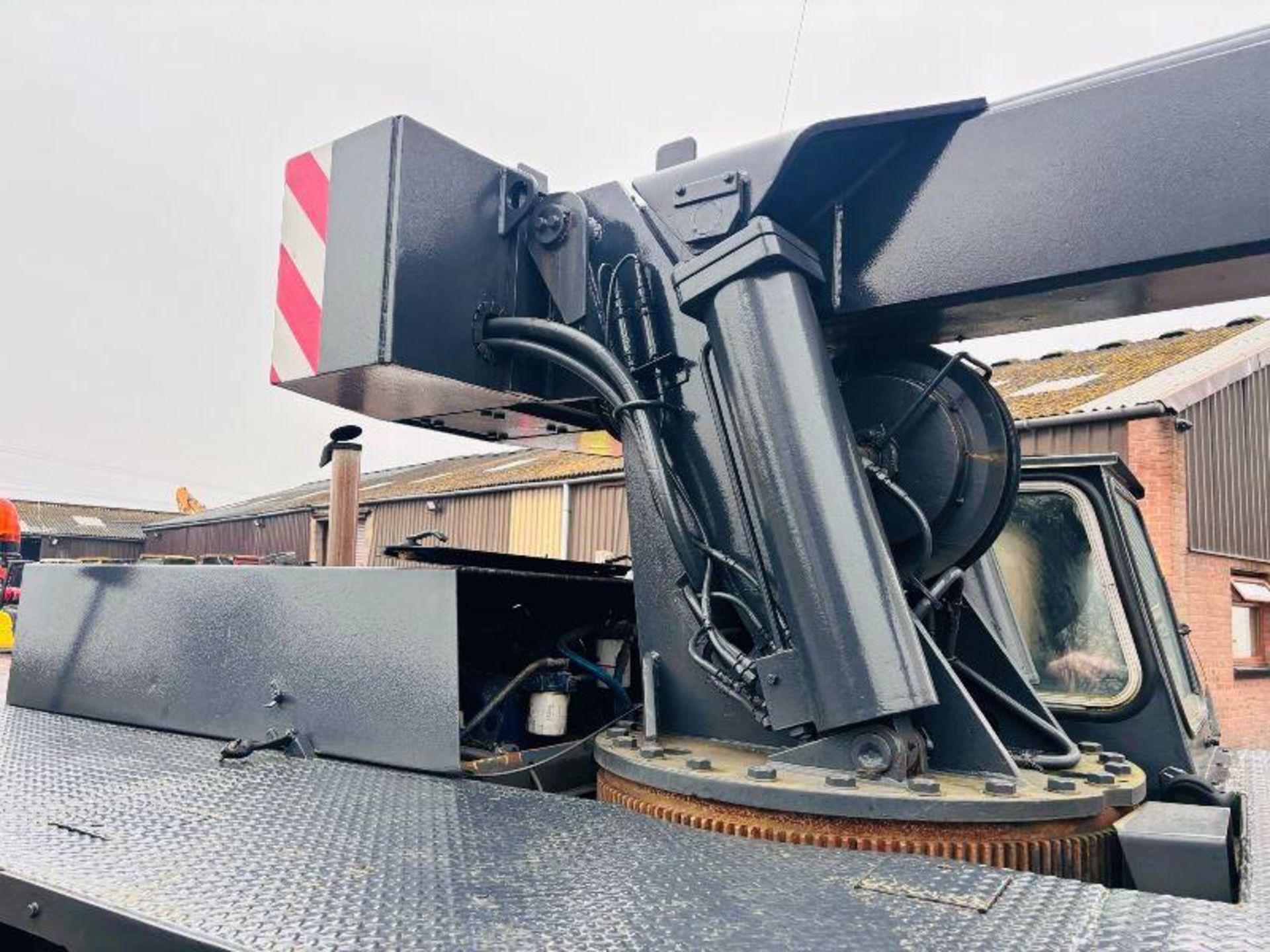 GROVES IND36 MOBILE CRANE C/W DOUBLE PUSH OUT BOOM - Image 13 of 17