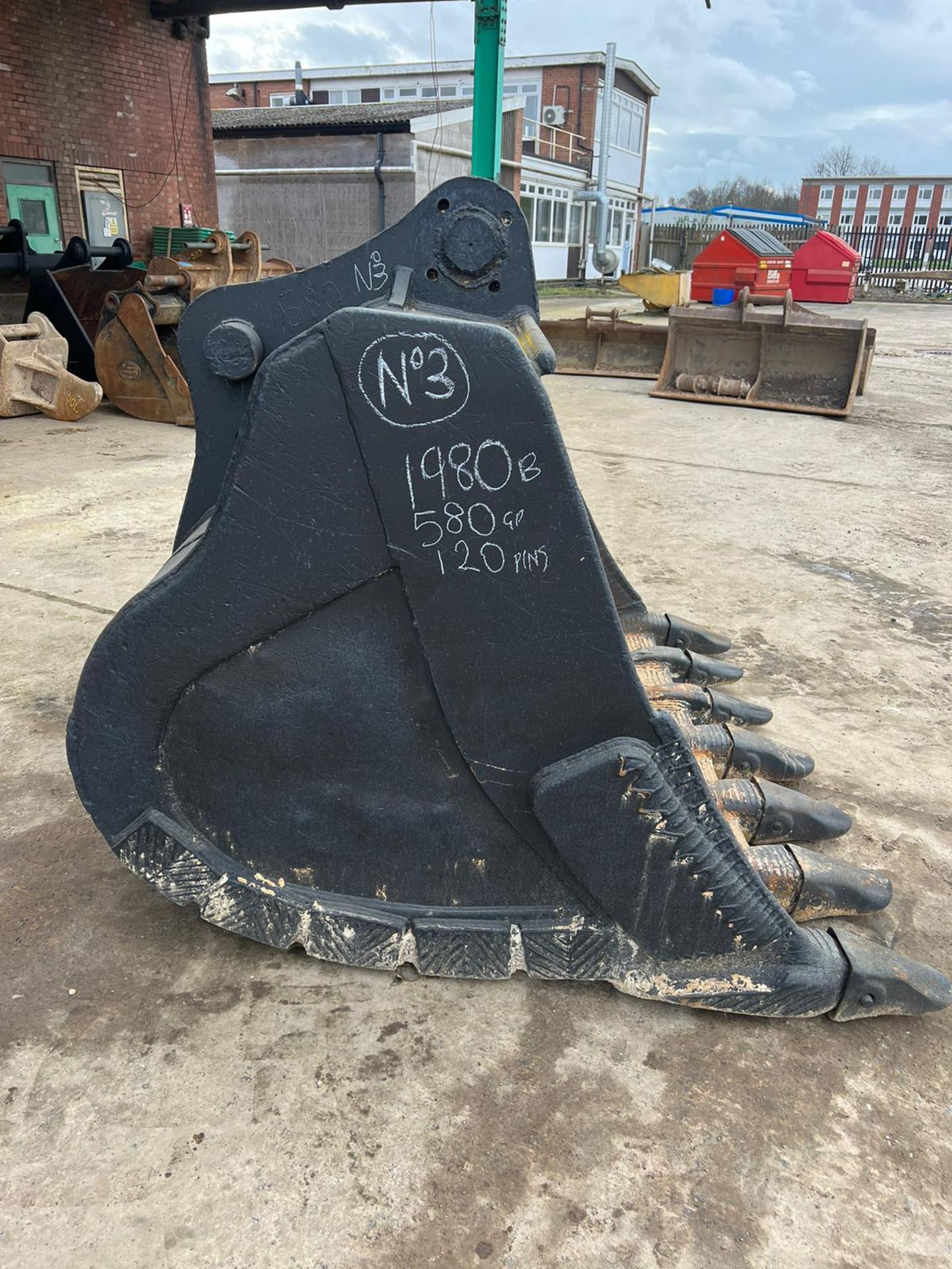 DIGGER BUCKET - 1980B, 580GP, 120 PINS