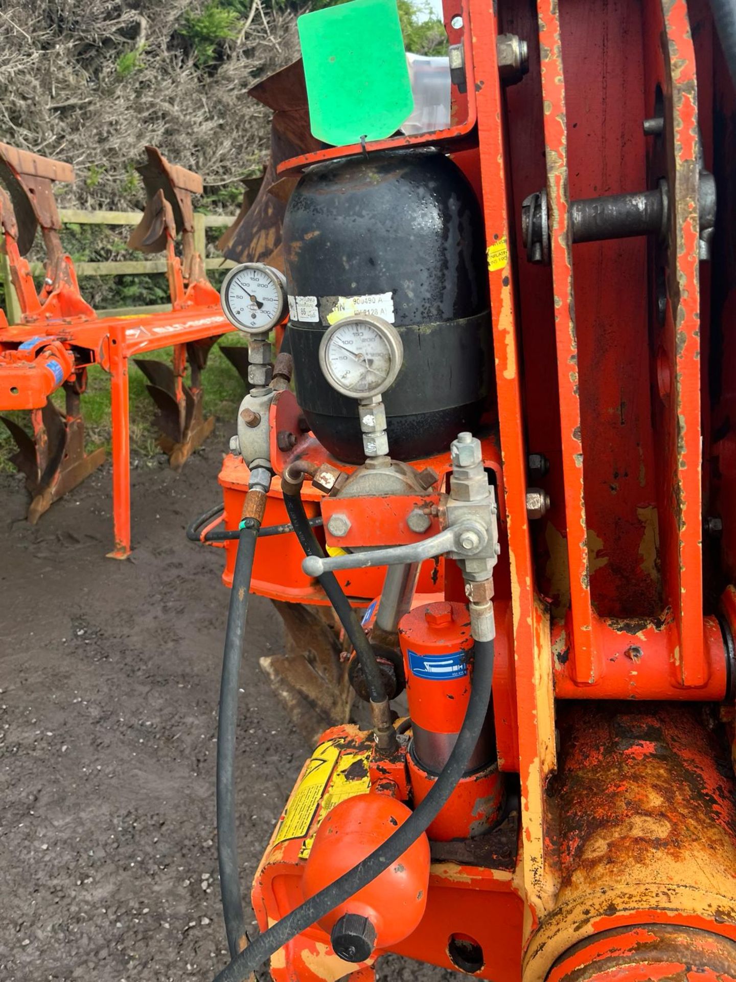 KUHN MULTIMASTER 180 6 FARROW PLOUGH - Image 5 of 6