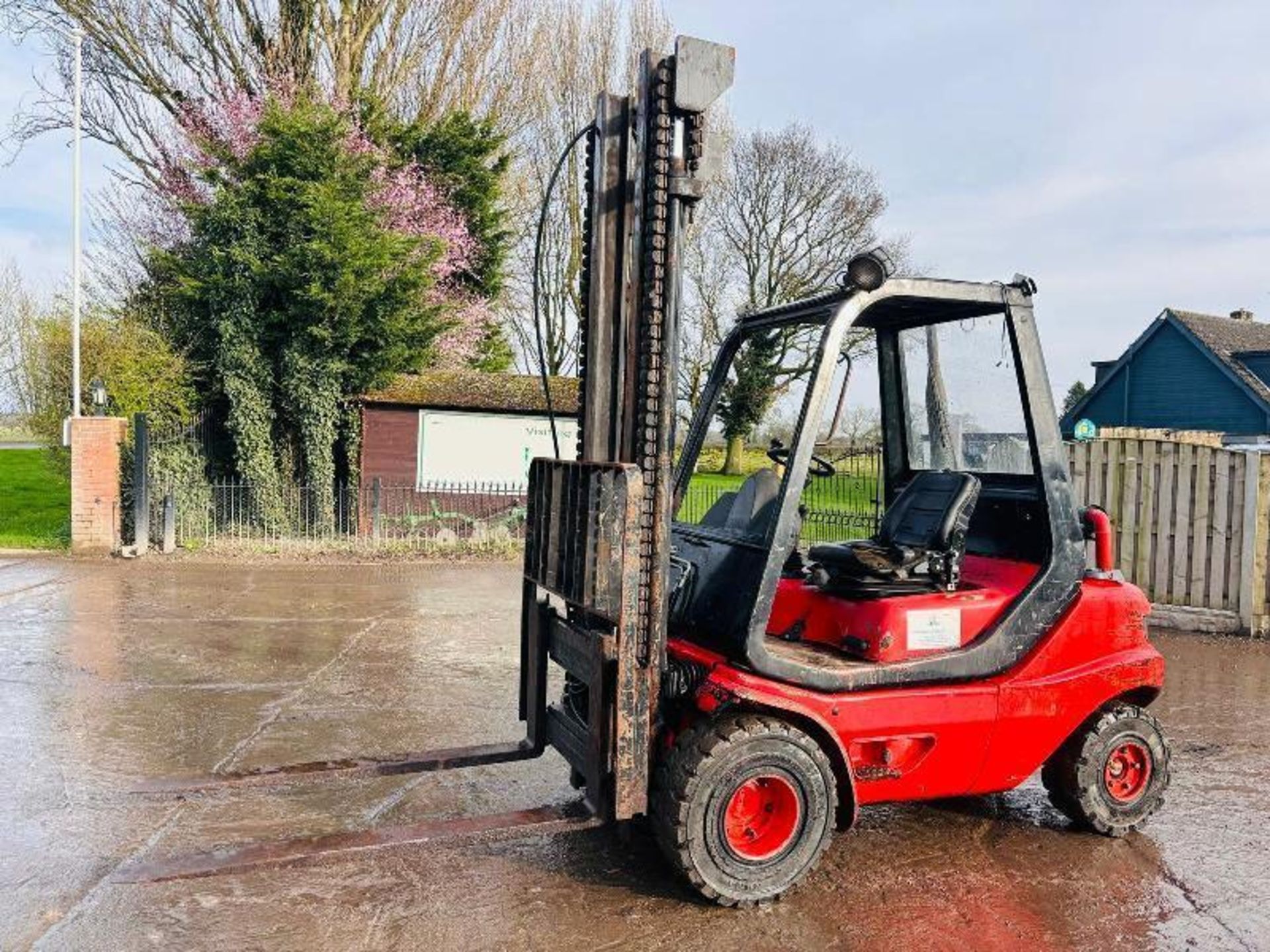 LINDE H30D DIESEL FORKLIFT C/W 2 STAGE MAST & PERKINS ENGINE - Image 5 of 16