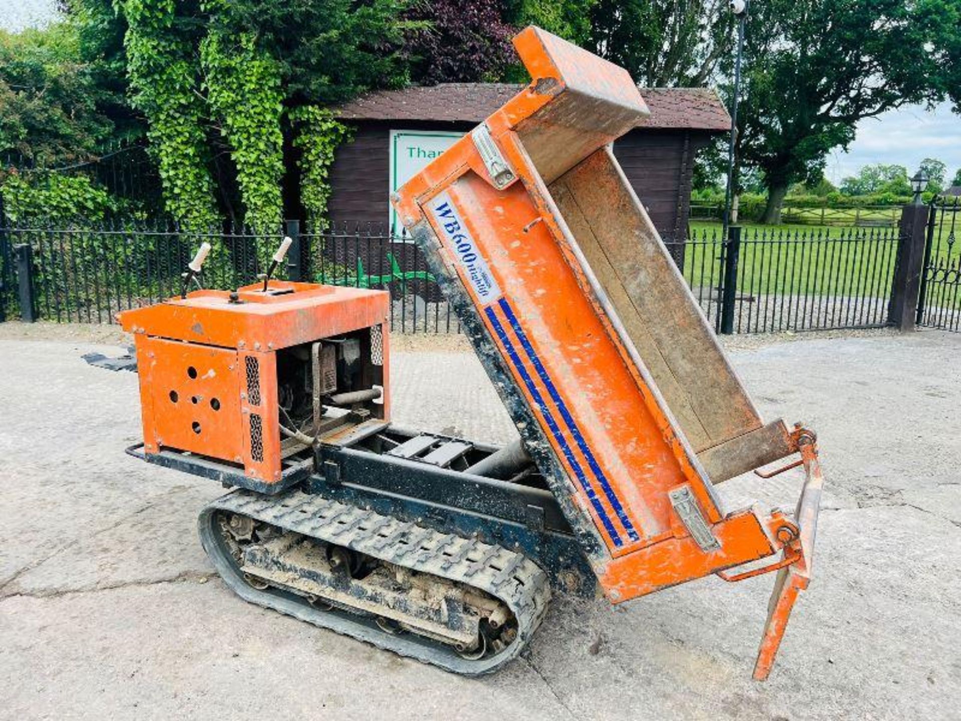 WINBULL WB600 HIGH TIP TRACKED DUMPER C/W MANAL GEAR BOX