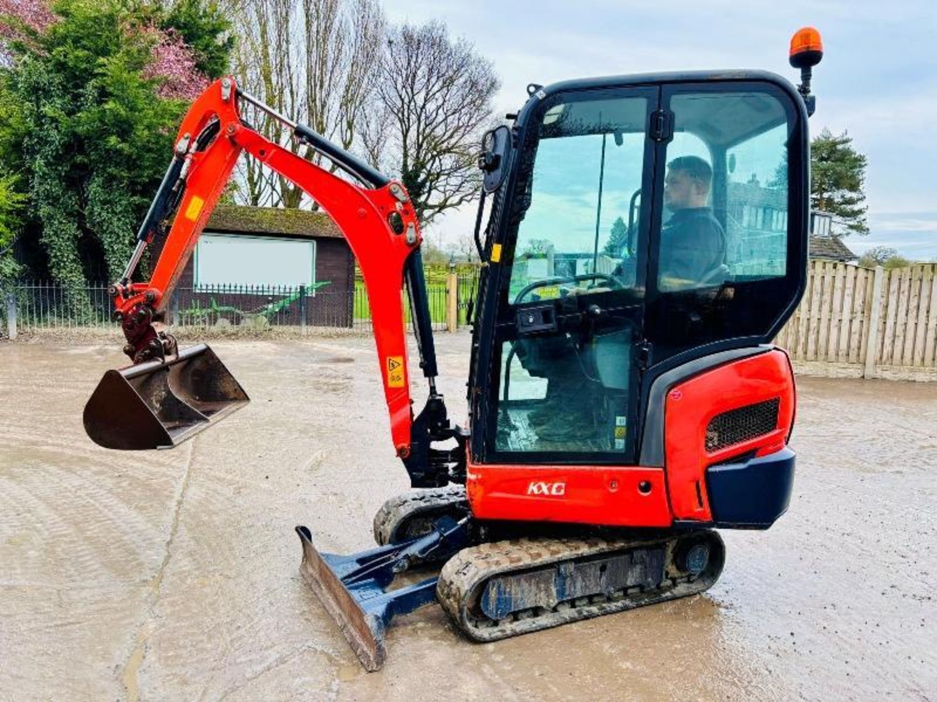 KUBOTA KX015-4 TRACKED EXCAVATOR *YEAR 2011* C/W QUICK HITCH & BUCKET - Image 11 of 14