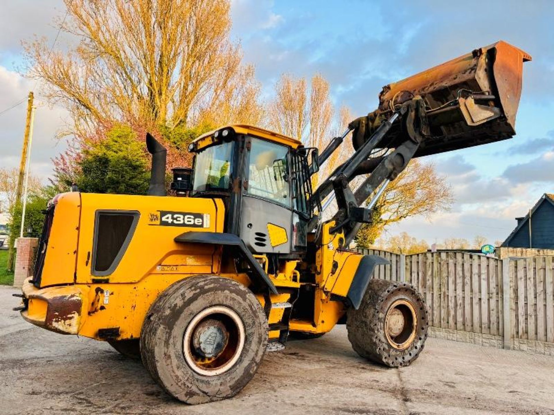 JCB 436E 4WD LOADING SHOVEL C/W TOE TIP BUCKET  - Image 3 of 15