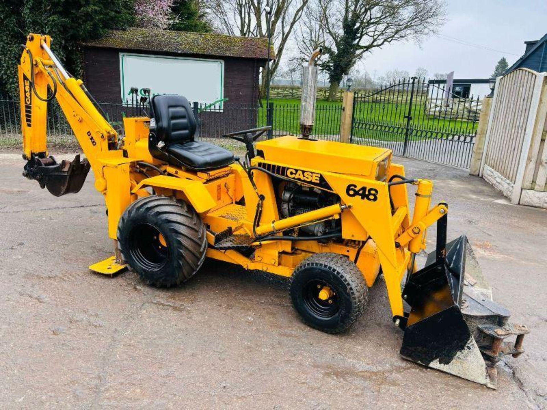 CASE 648 COMPACT BACKHOE DIGGER C/W 2 X BUCKETS - Image 3 of 16