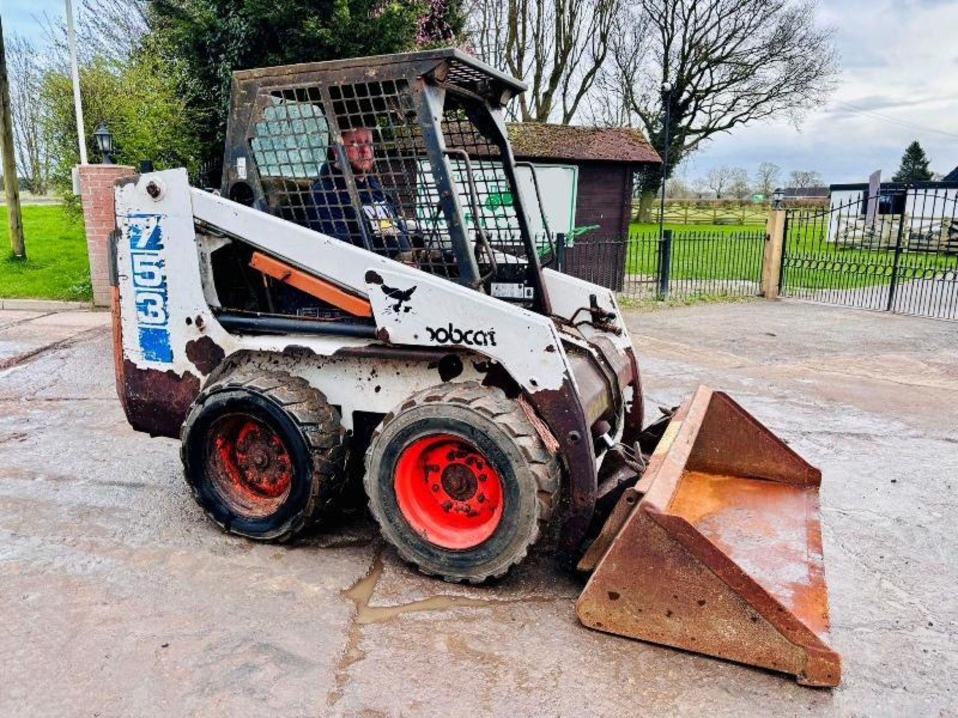 BOBCAT S753 4WD SKIDSTEER C/W BUCKET