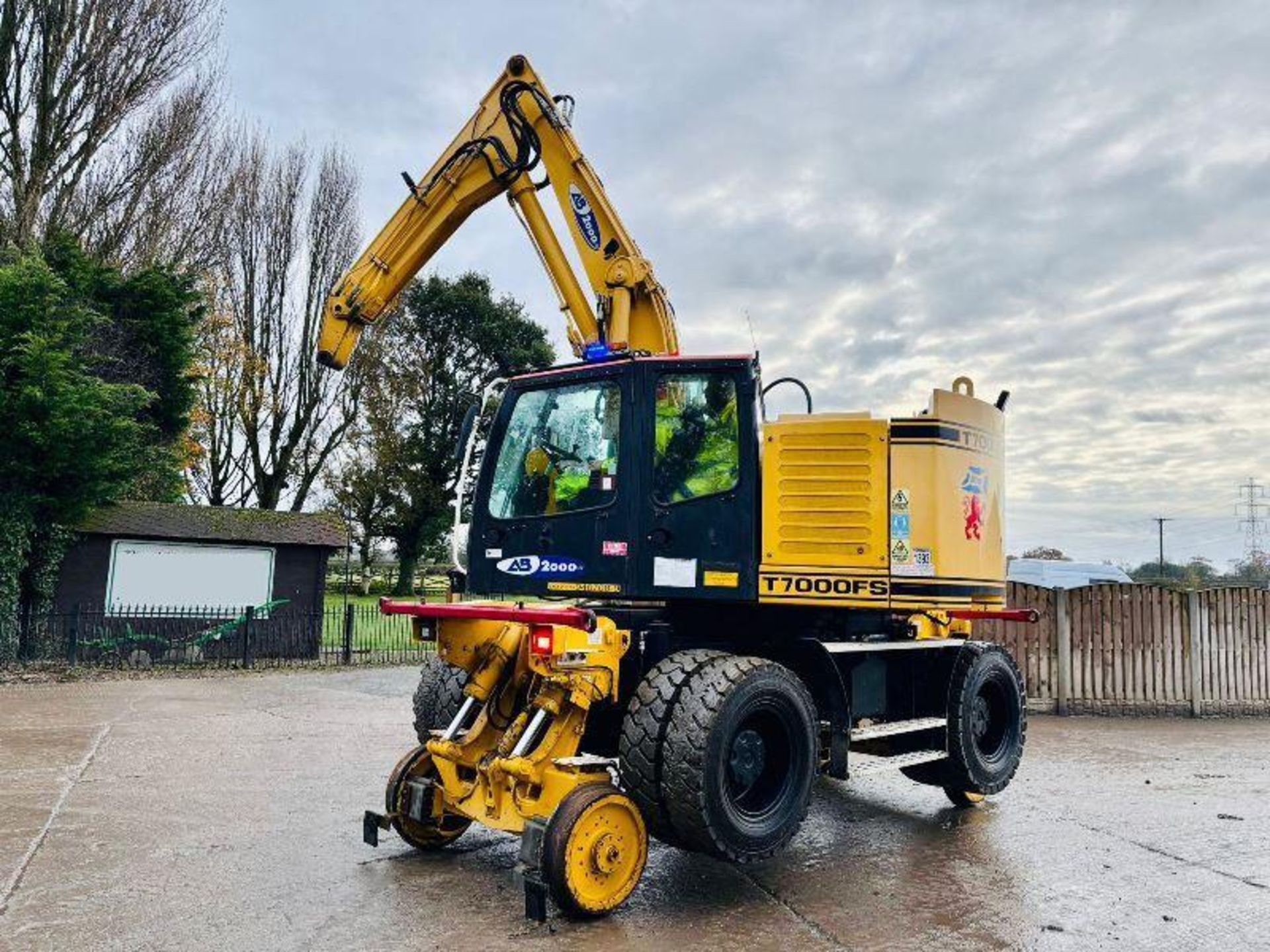 COLMAR T7000FS WHEELED EXCAVATOR C/W TELESCOPIC BOOM & RAILWAY GEAR - Image 4 of 19