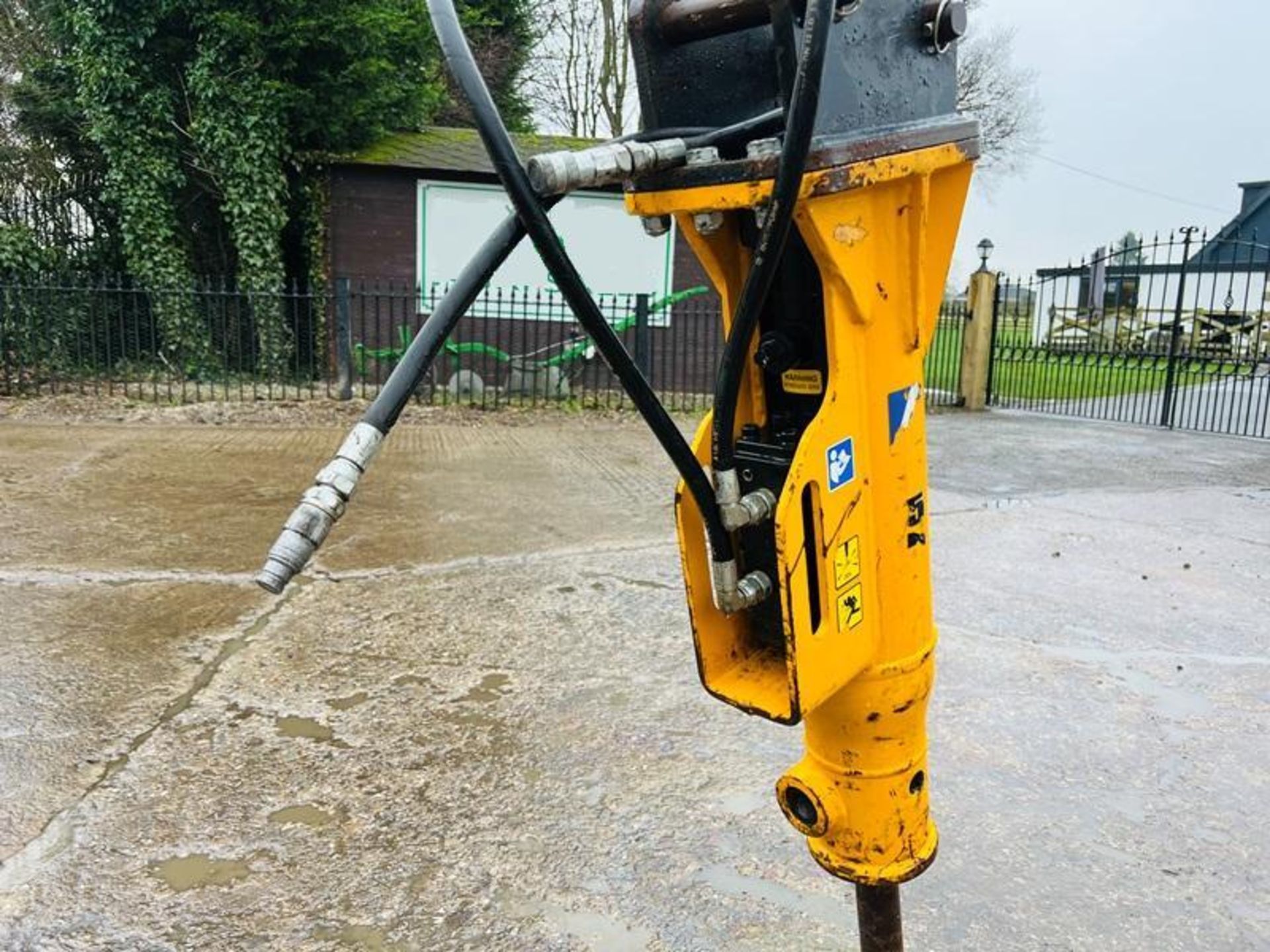 HYDRAULIC BREAKER TO SUIT 3 TON EXCAVATOR QUICK HITCH C/W PIPES - Bild 4 aus 6