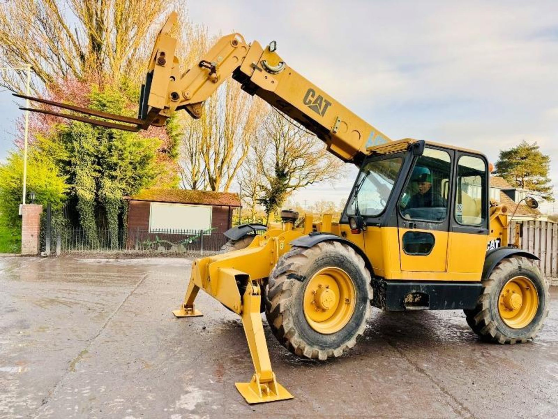 CATERPILLAR TH63 4WD TELEHANDLER C/W SWAY & PALLET TINES  - Image 16 of 18