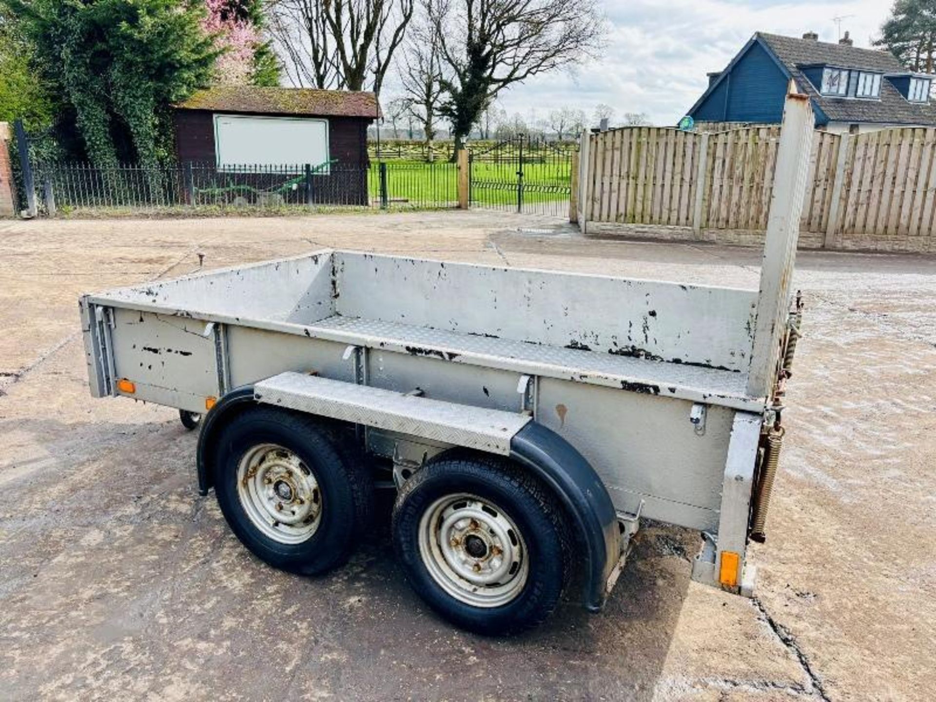 TWIN AXLE PLANT TRAILER C/W LOADING RAMP - Image 3 of 7