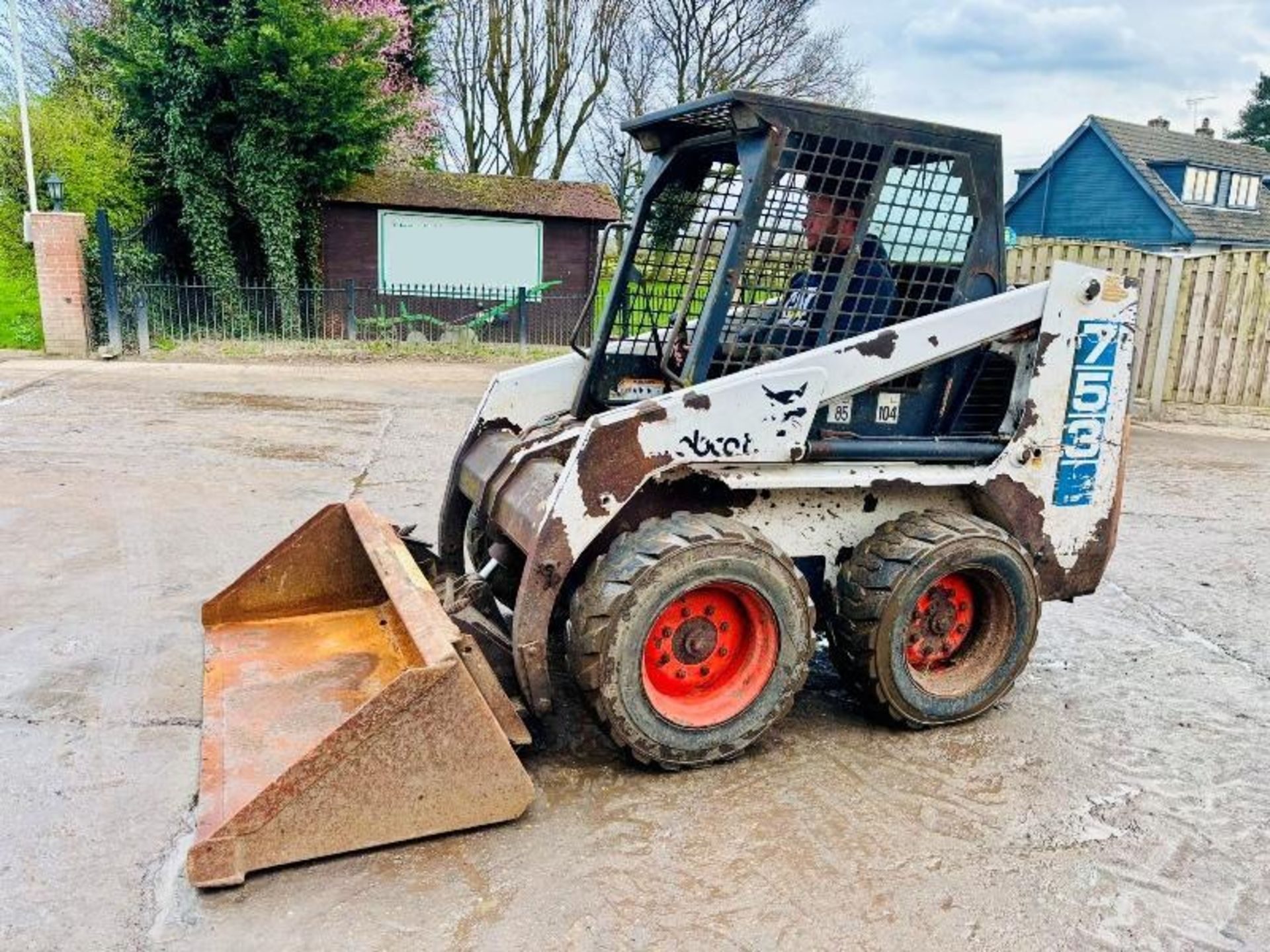 BOBCAT S753 4WD SKIDSTEER C/W BUCKET - Image 13 of 13